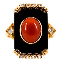 Mediterranean Red Coral Onyx 0.18 Carat White Diamond Yellow Gold Cocktail Ring Mediterranean Red Coral Onyx 0.18 Carat White Diamond Yellow Gold Cocktail Ring