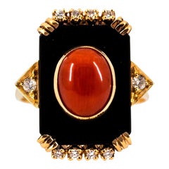 Mediterranean Red Coral Onyx 0.18 Carat White Diamond Yellow Gold Cocktail Ring Mediterranean Red Coral Onyx 0.18 Carat White Diamond Yellow Gold Cocktail Ring
