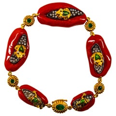Bracelet grenouilles méditerranéen en or jaune avec corail rouge, diamants blancs, émeraudes et émail
