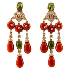 Boucles d'oreilles en goutte méditerranéennes en or jaune, corail rouge, diamant blanc et tourmaline verte