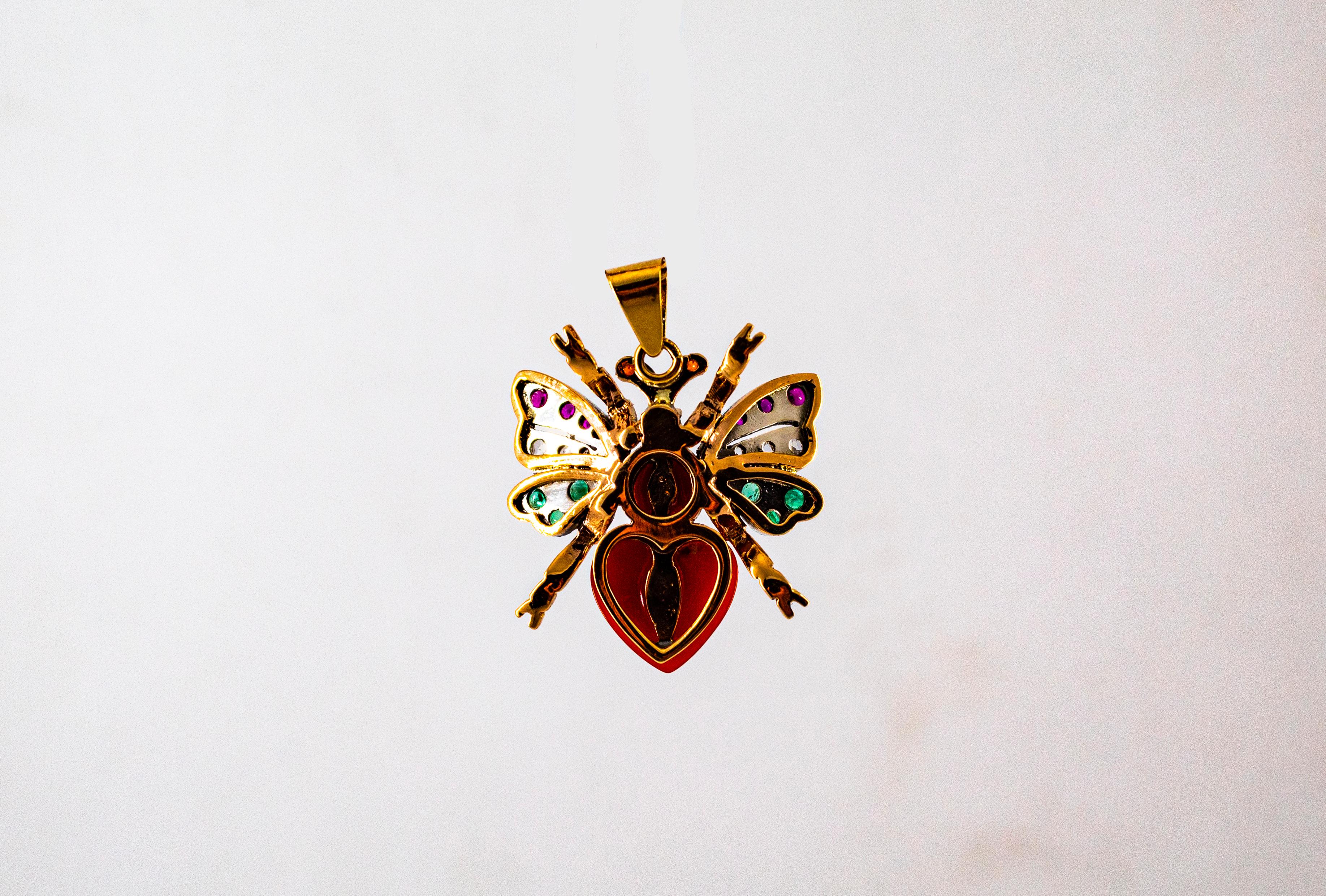 Ciondolo a forma di farfalla in oro giallo, corallo rosso mediterraneo, diamante bianco e rubino smeraldo in vendita 1