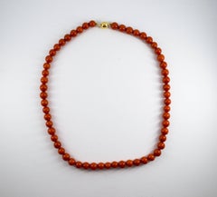 Collana di perline in oro giallo con corallo rosso mediterraneo