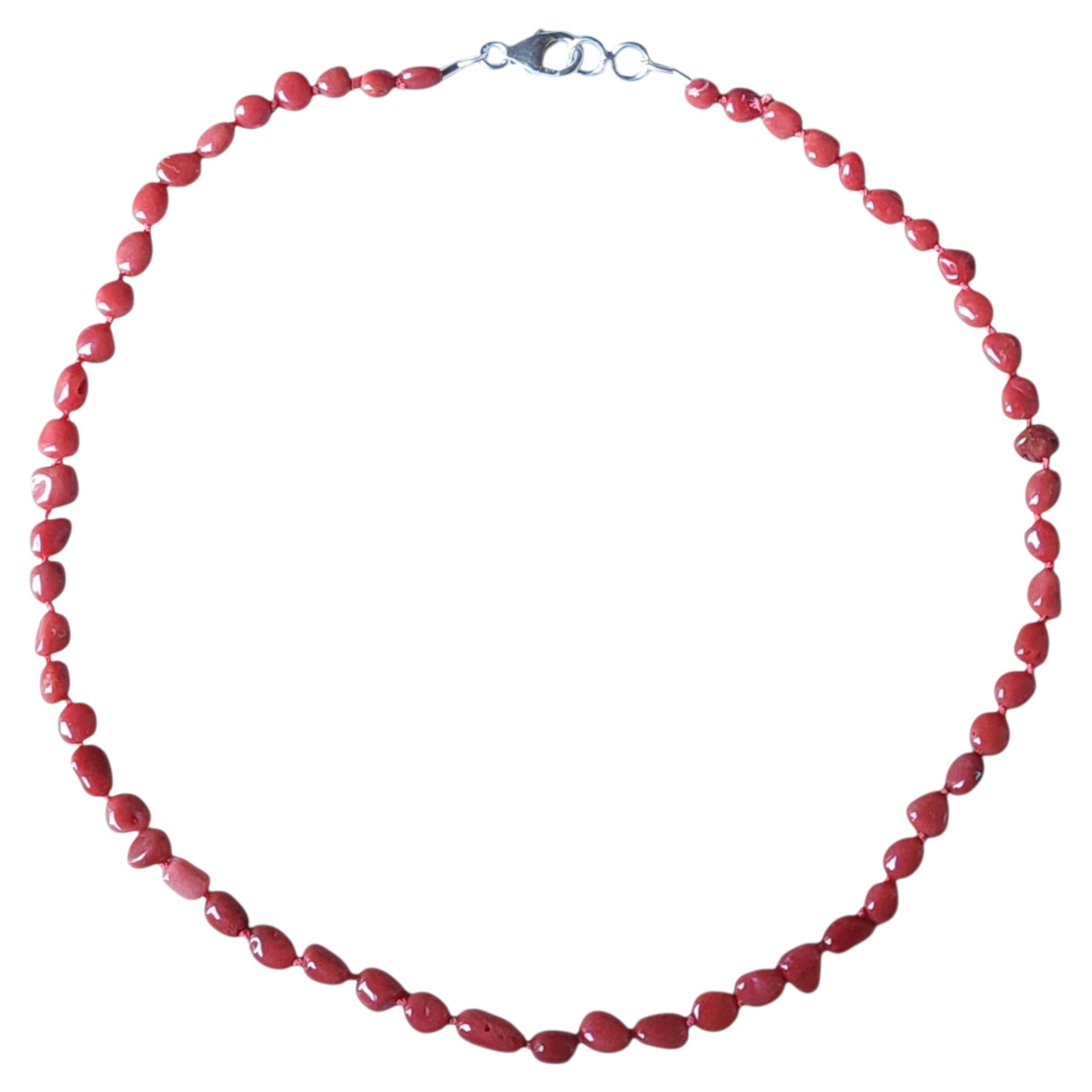 Collana a fili in argento sterling con corallo “Salmon” del Mediterraneo annodata a mano in vendita