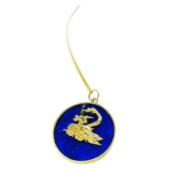 Medalla Mediana de Oro de 14 KT Dragón Chino sobre Lapislázuli