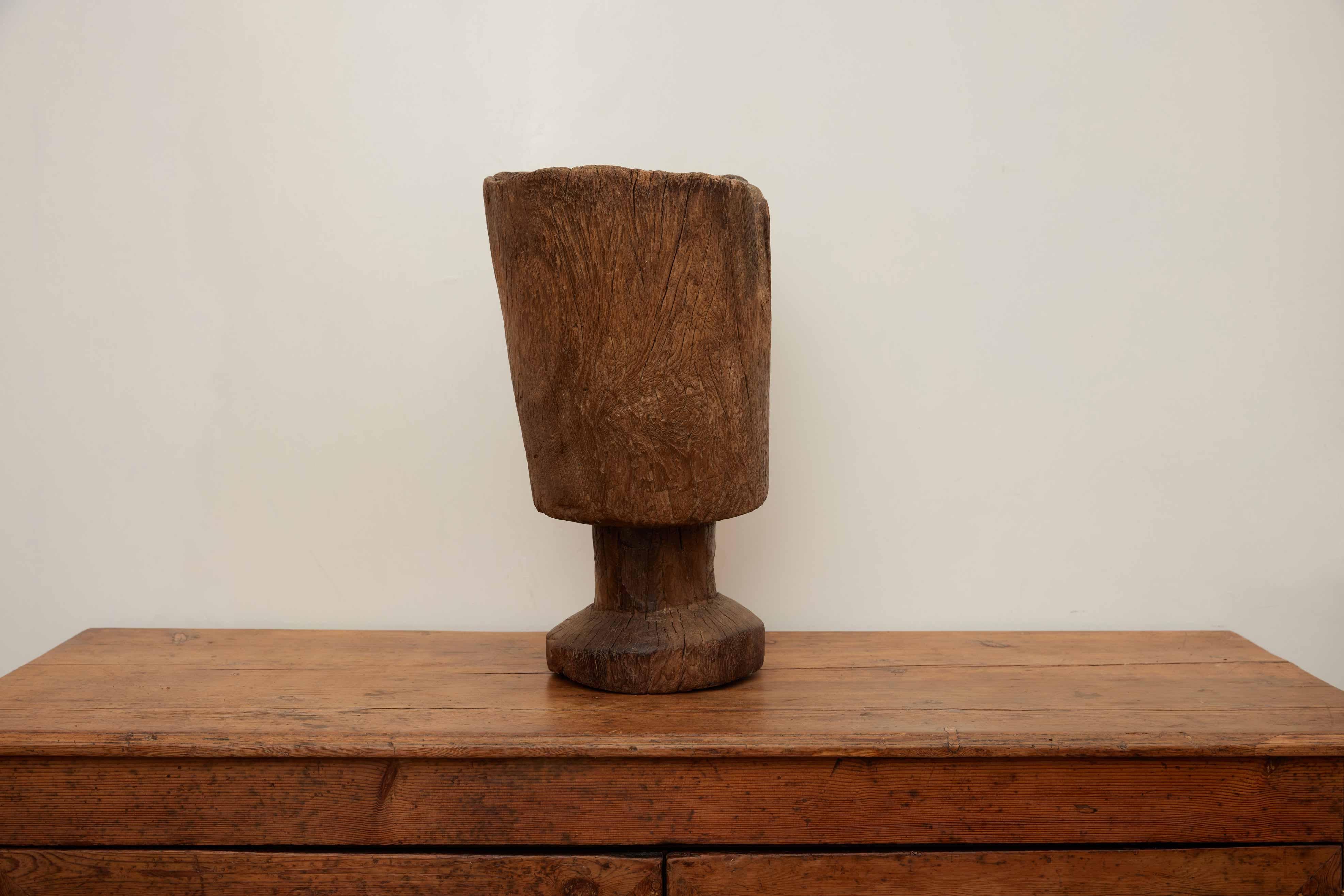 Mortero de madera europeo medio del siglo XIX en venta 3