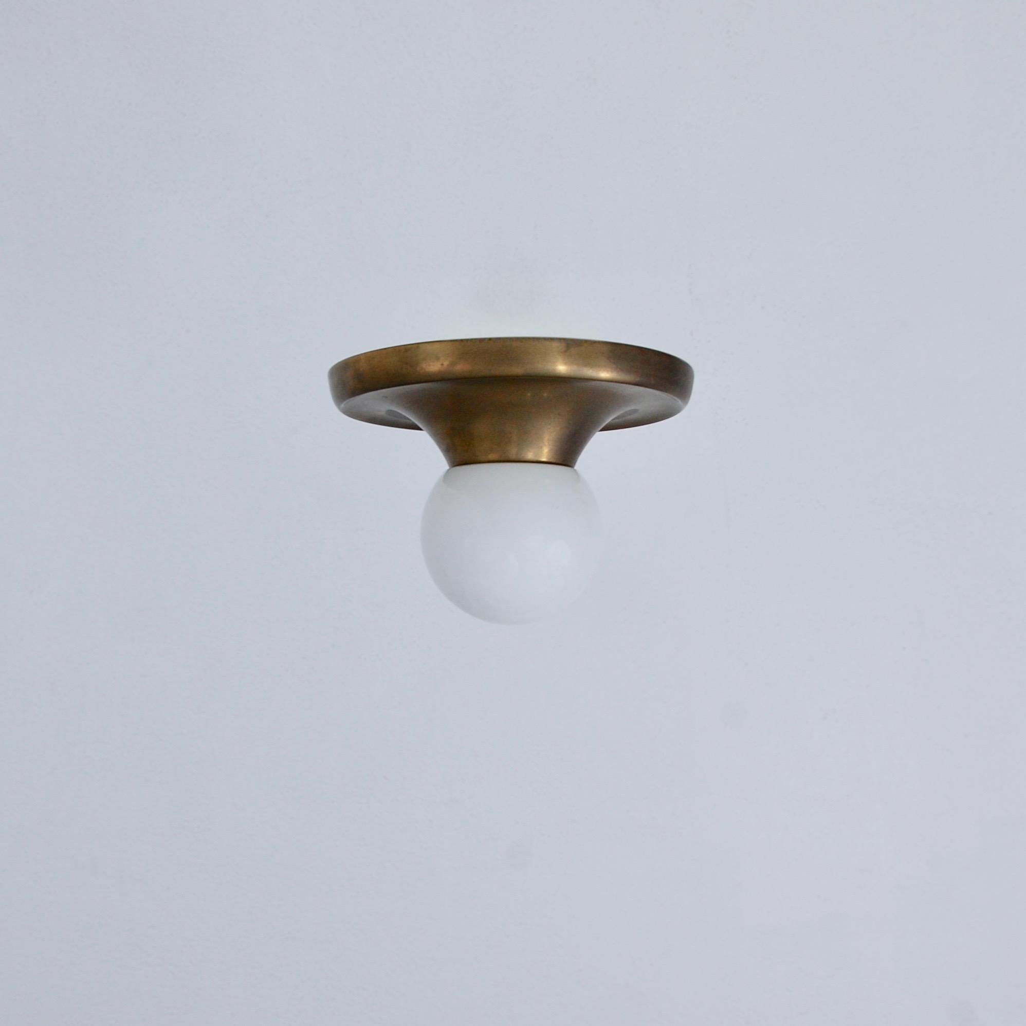 Classic 1950s Italian flushmount (or wall mount) fixture by Achille Castiglioni in naturally aged brass and glass with (1) E26 medium based socket. Light bulb included with order.
Measurements:
Fixture height 6.5”
Diameter 9.5”.
 