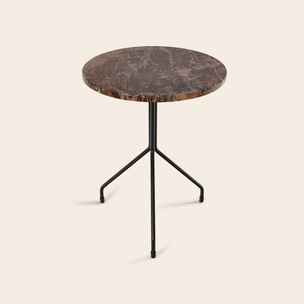 Tavolo medio in marmo marrone emperador tutto per uno di Ox Denmarq
Dimensioni: D 50 x H 60 cm
Materiali: acciaio, marmo marrone emperador
Disponibile anche: diverse opzioni di marmo.

Ox Denmarq è un marchio di design danese che aspira a realizzare