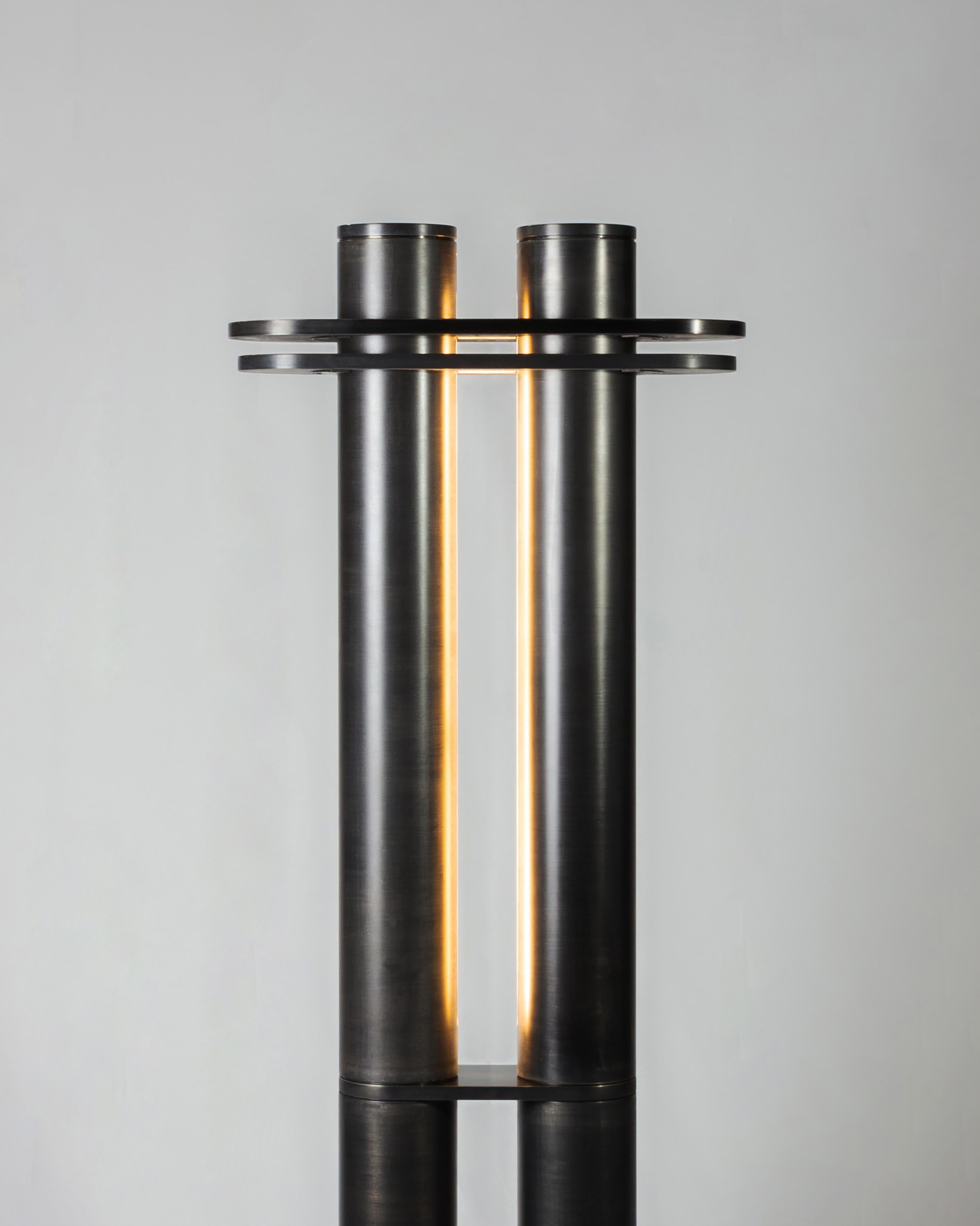 Postmoderno Colonnato medio in alluminio 02 Light Sculpture di Tanuj Arora in vendita