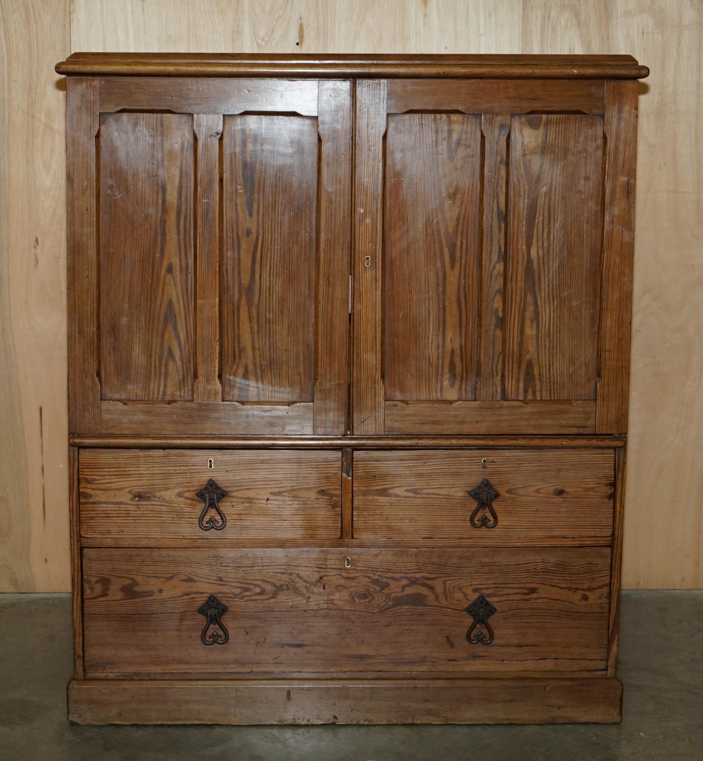 Anglais CUPBOARD MEDIUM ANTIQUE VICtoriaN PiNE HOUSEKEEPERS avec HELF EN lin flottant en vente