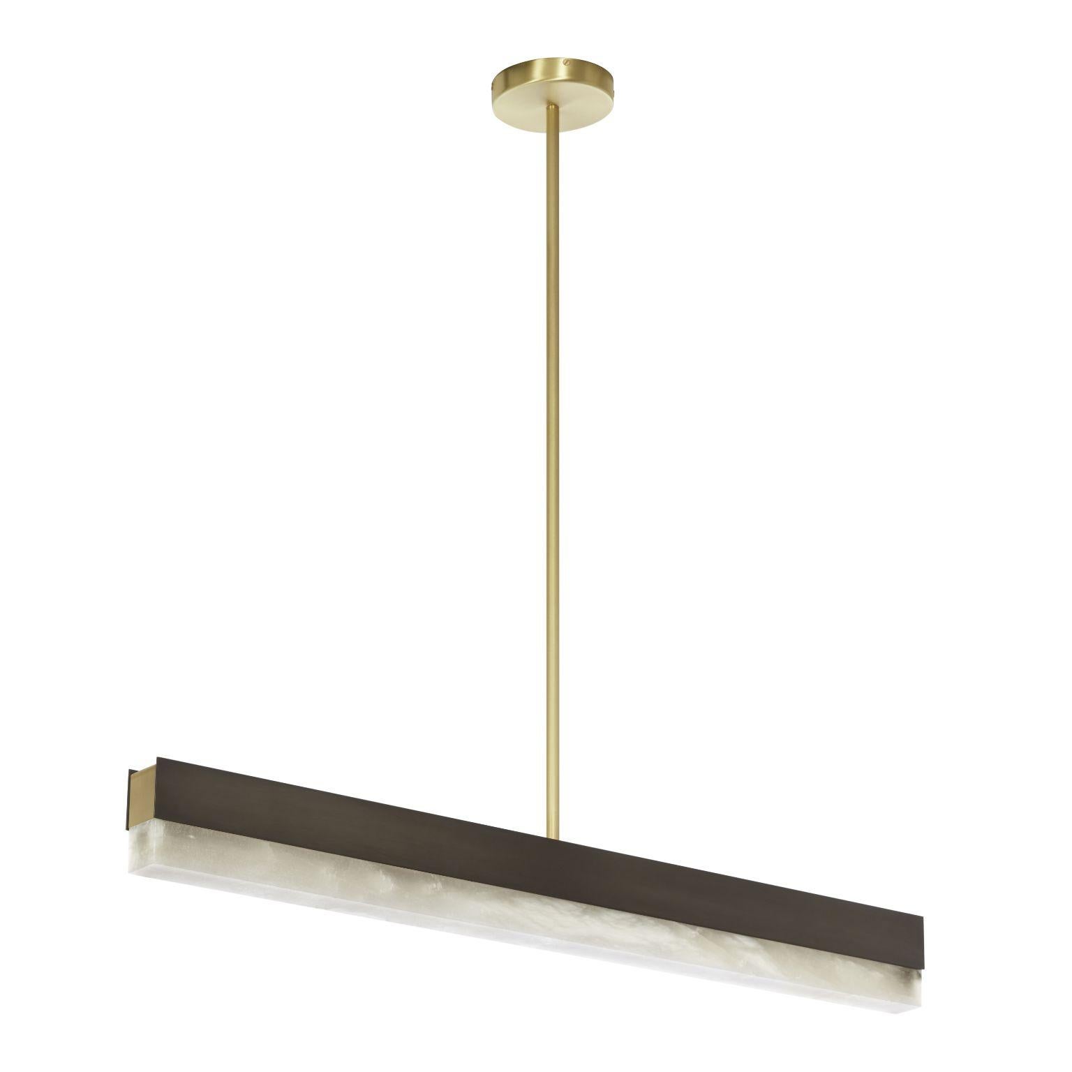 Lampada a sospensione media Artés di CTO Lighting
Materiali: Bronzo, alabastro levigato, rosone e dettagli in ottone satinato
Dimensioni: 90 x H. 14 cm

Tutte le nostre lampade possono essere cablate a seconda del Paese. Se viene venduto negli Stati