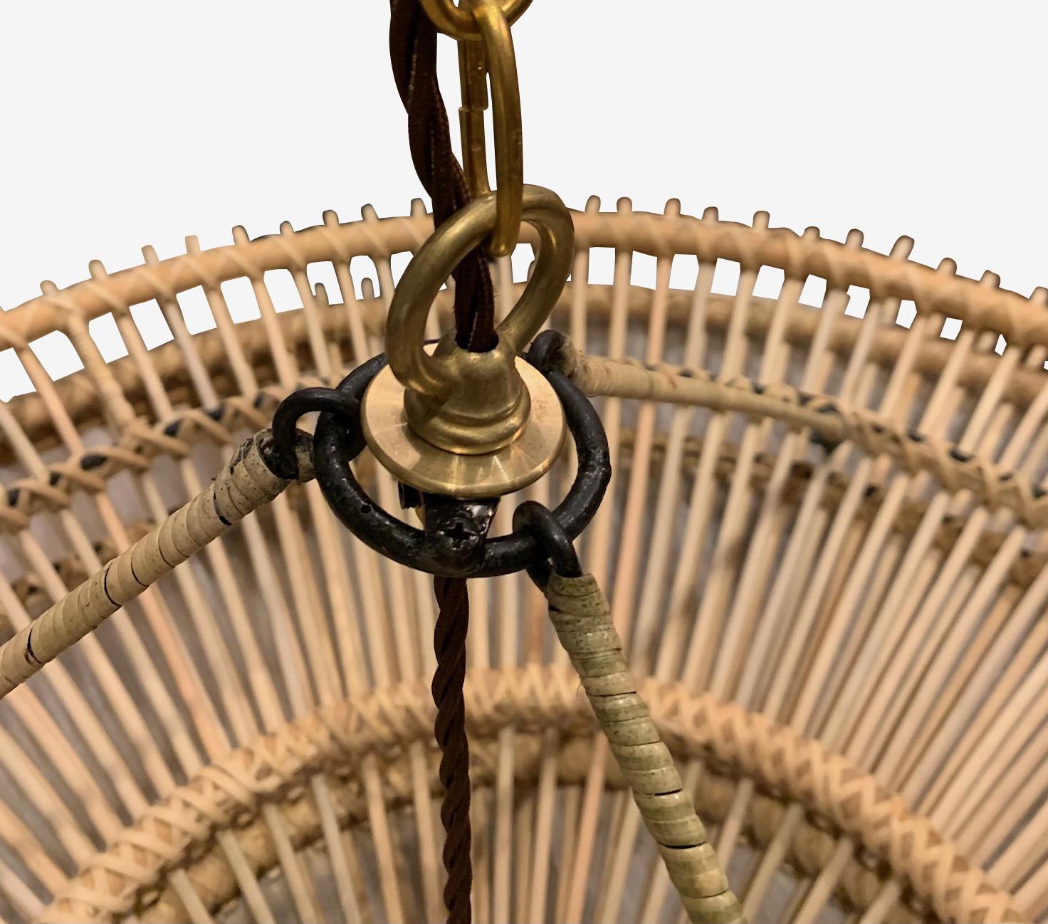 Bambù Lampadario medio a forma di ombrello in bambù, Indonesia, contemporaneo in vendita