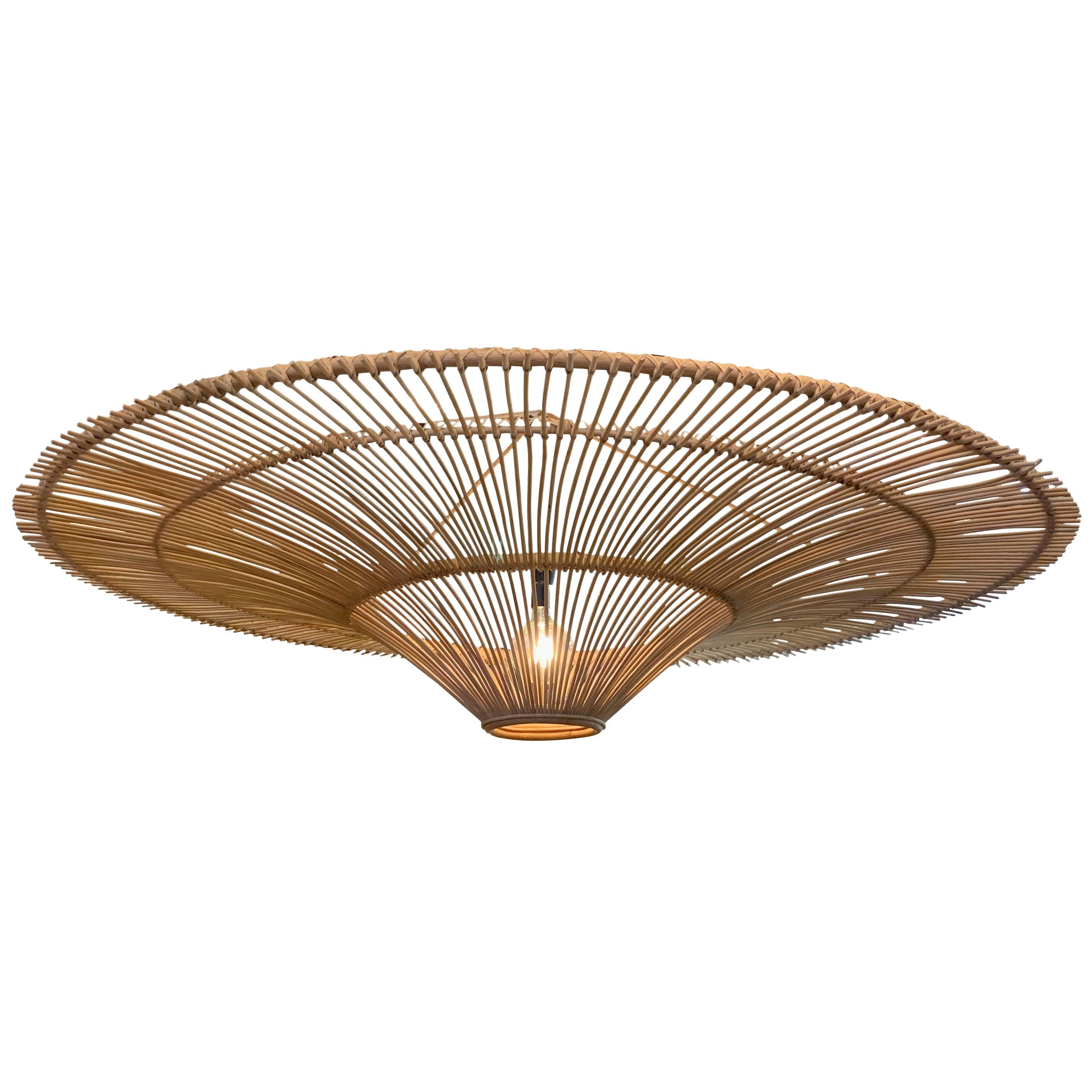 Lustre en bambou moyen en forme d'Umbrella, Indonésie, Contemporary en vente