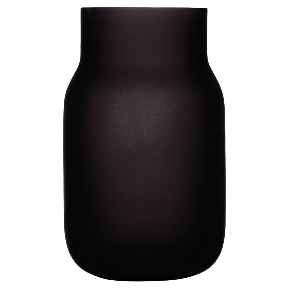 Vase Bandaska noir mat de taille moyenne par Dechem Studio