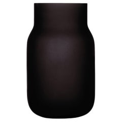 Vase Bandaska noir mat de taille moyenne par Dechem Studio