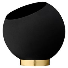 Medium Black Minimalist Flower Pot