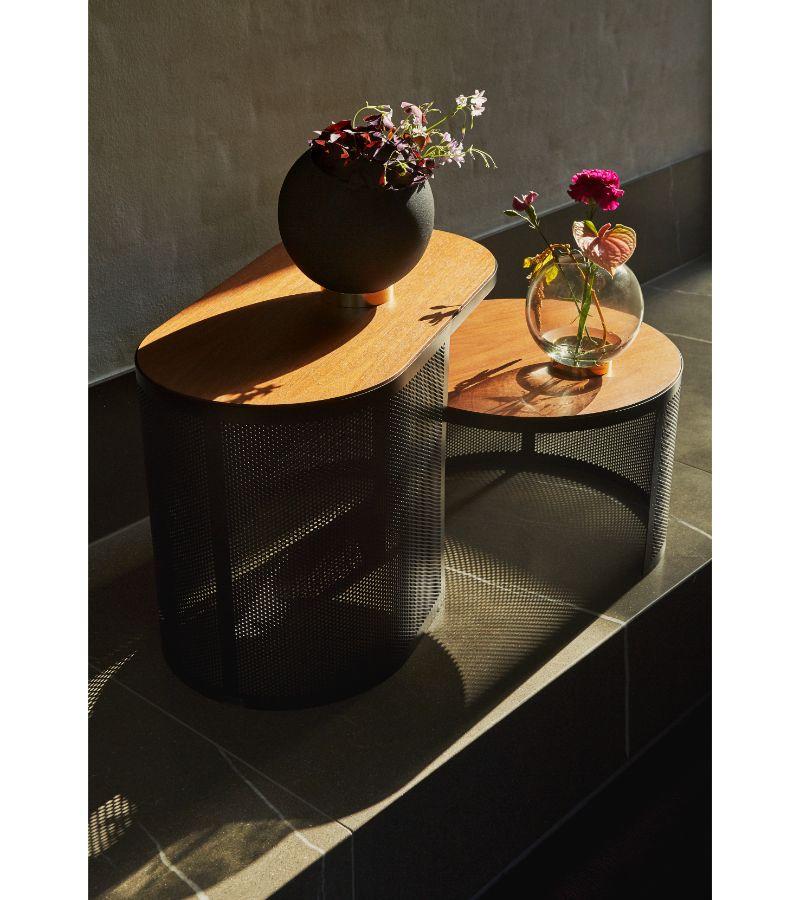 Powder-Coated Medium Black Minimalist Flower Pot For Sale