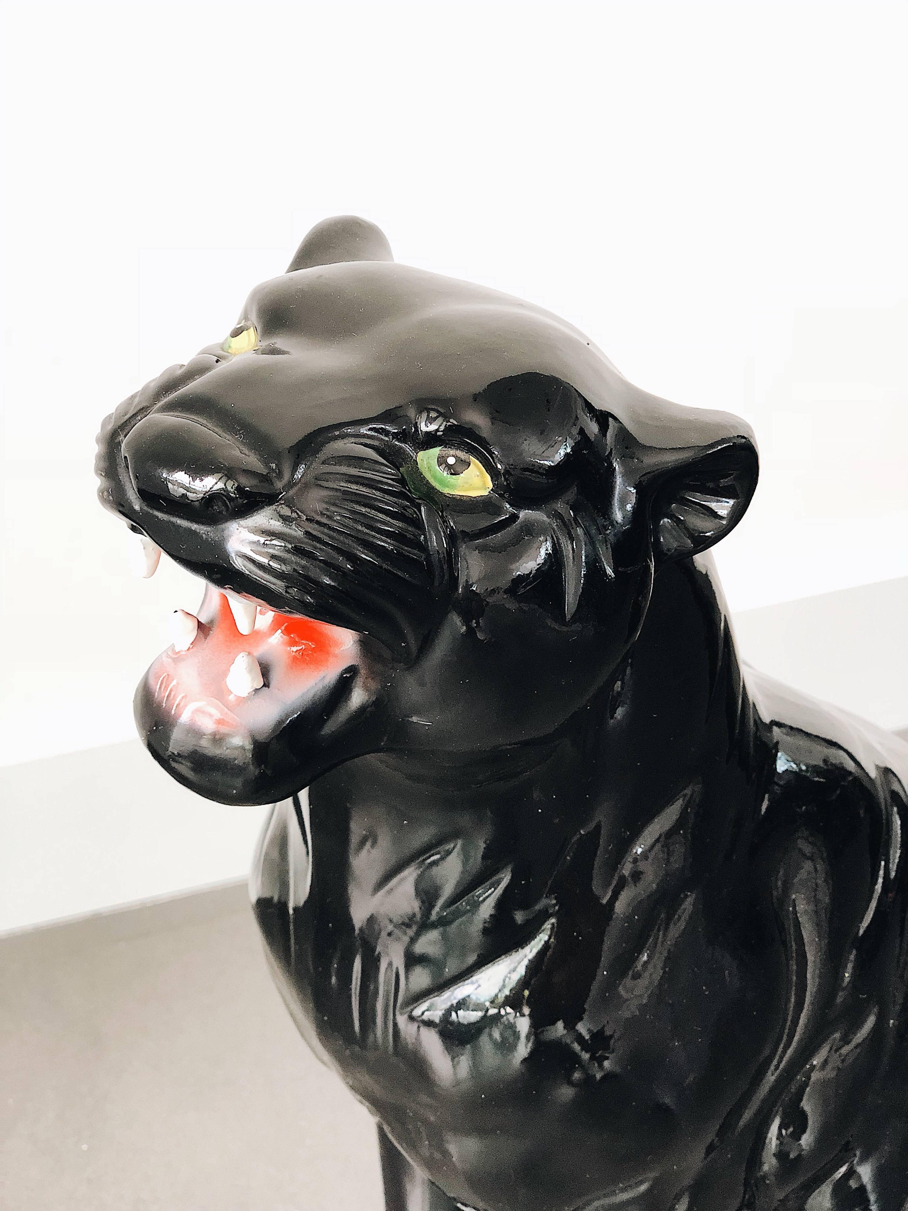 italien Sculpture en céramique de taille moyenne en forme de panthère noire:: Italie:: années 1960