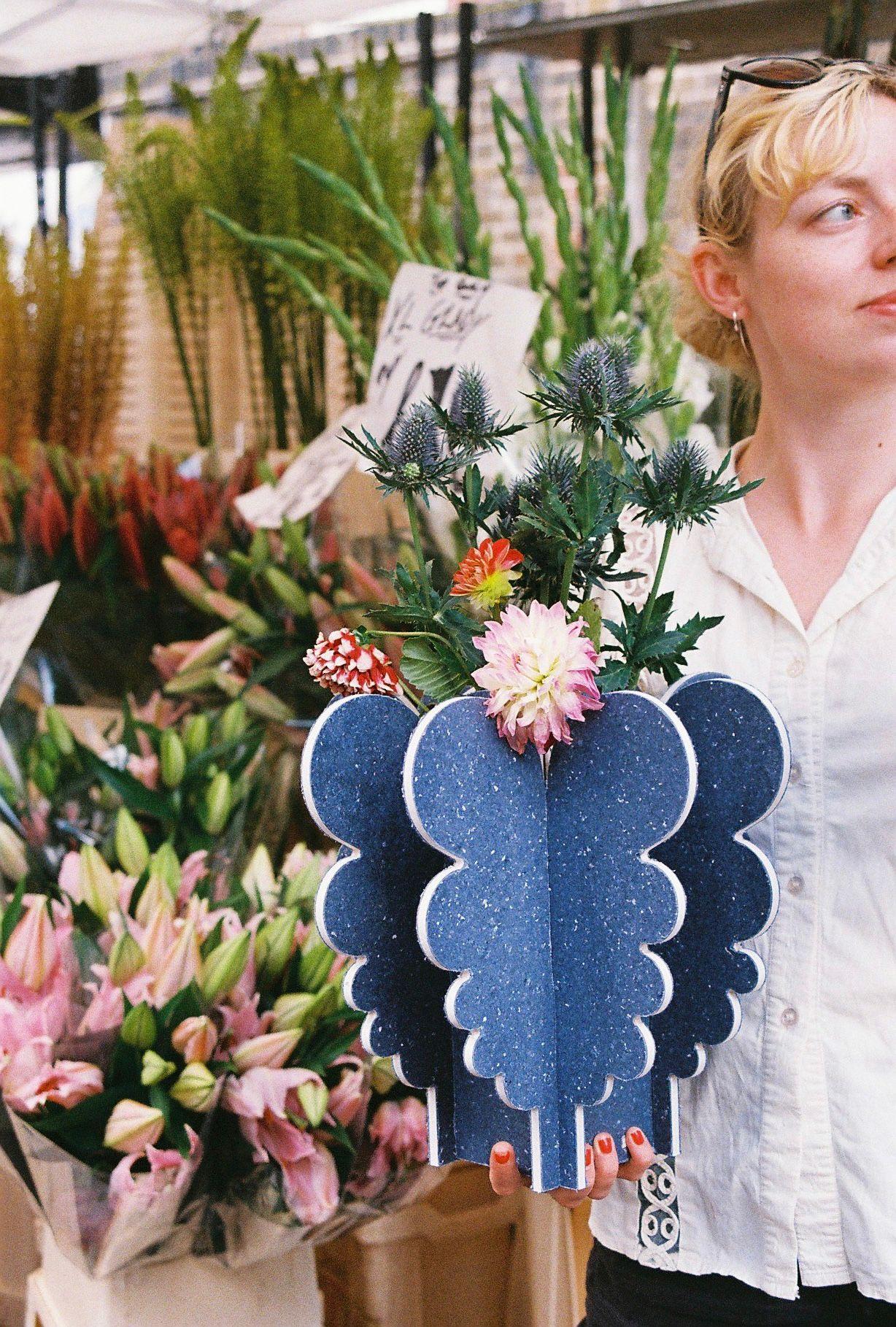 Svedese Vaso medio Blooming Cuts di EBBA Lindgren in vendita
