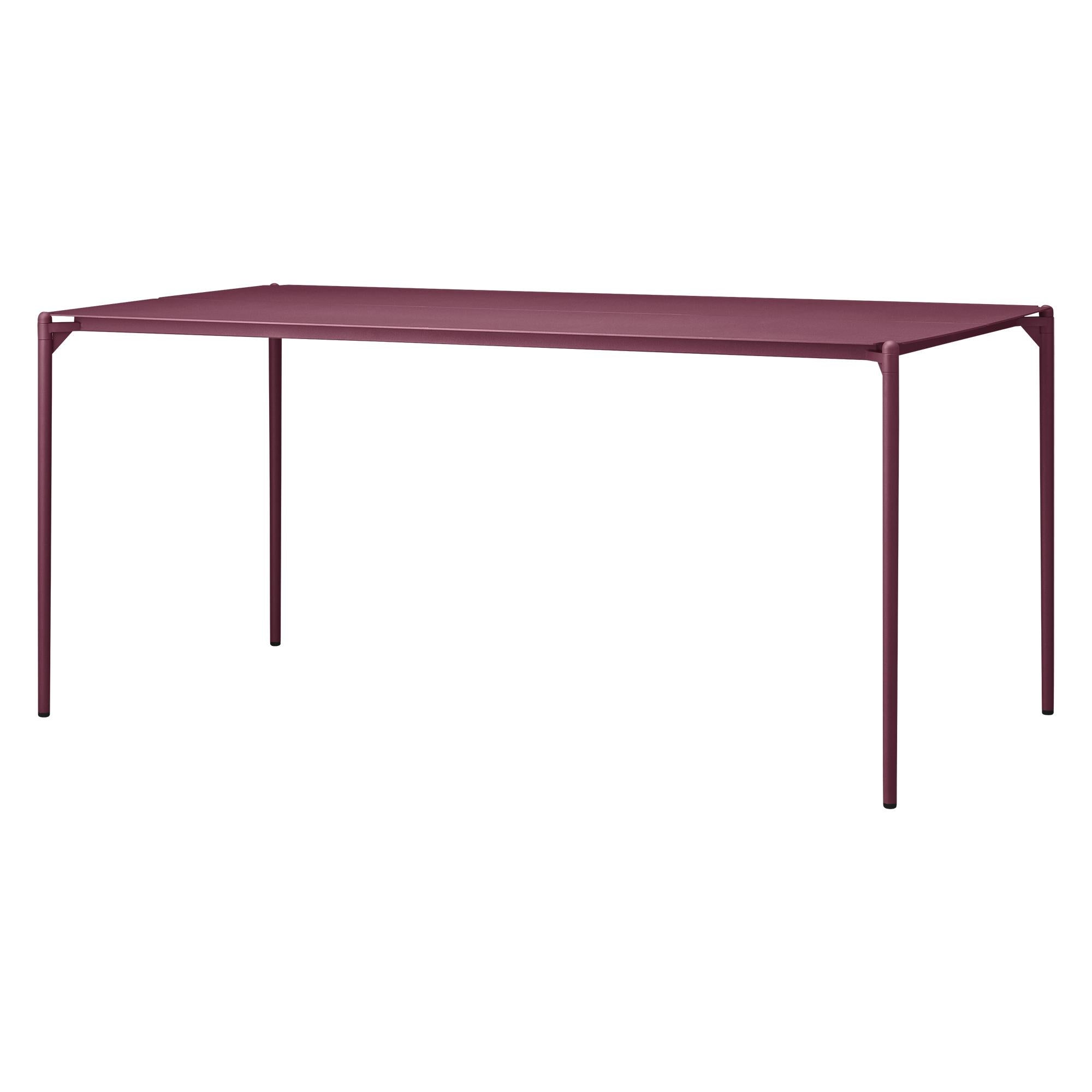 Medium Bordeaux minimalist table
Dimensions: D 160 x W 80 x H 72 cm 
Materials: Steel w. Matte Powder Coating & Aluminum w. Matte Powder Coating.
Available in colors: Taupe, Bordeaux, Forest, Ginger Bread, Black and, Black and Gold. 


Bring