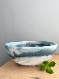 Bol moyen en résine marbrée bleue de Paola Valle
