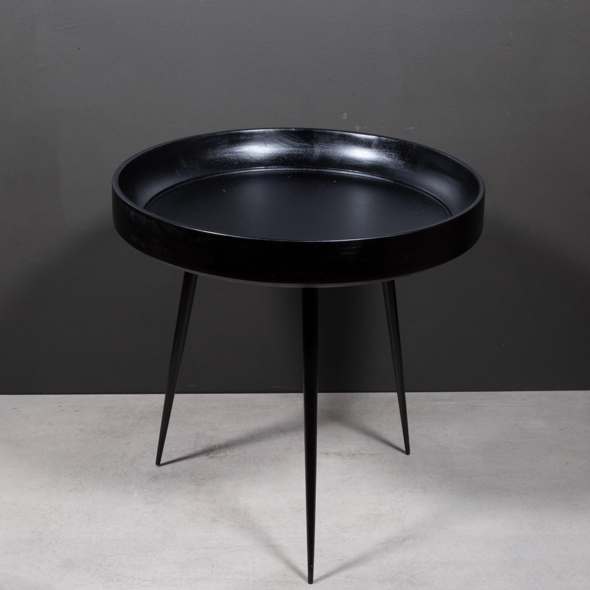Contemporary Medium Bowl Side Table in Black by Mater
