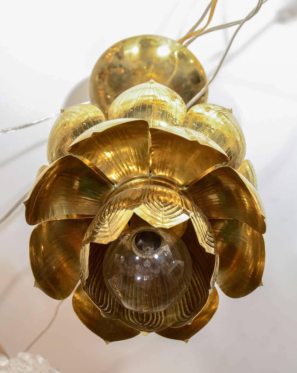 Plafonnier à suspension lotus « Single » en laiton de taille moyenne par Feldman Bon état - En vente à Bridgehampton, NY