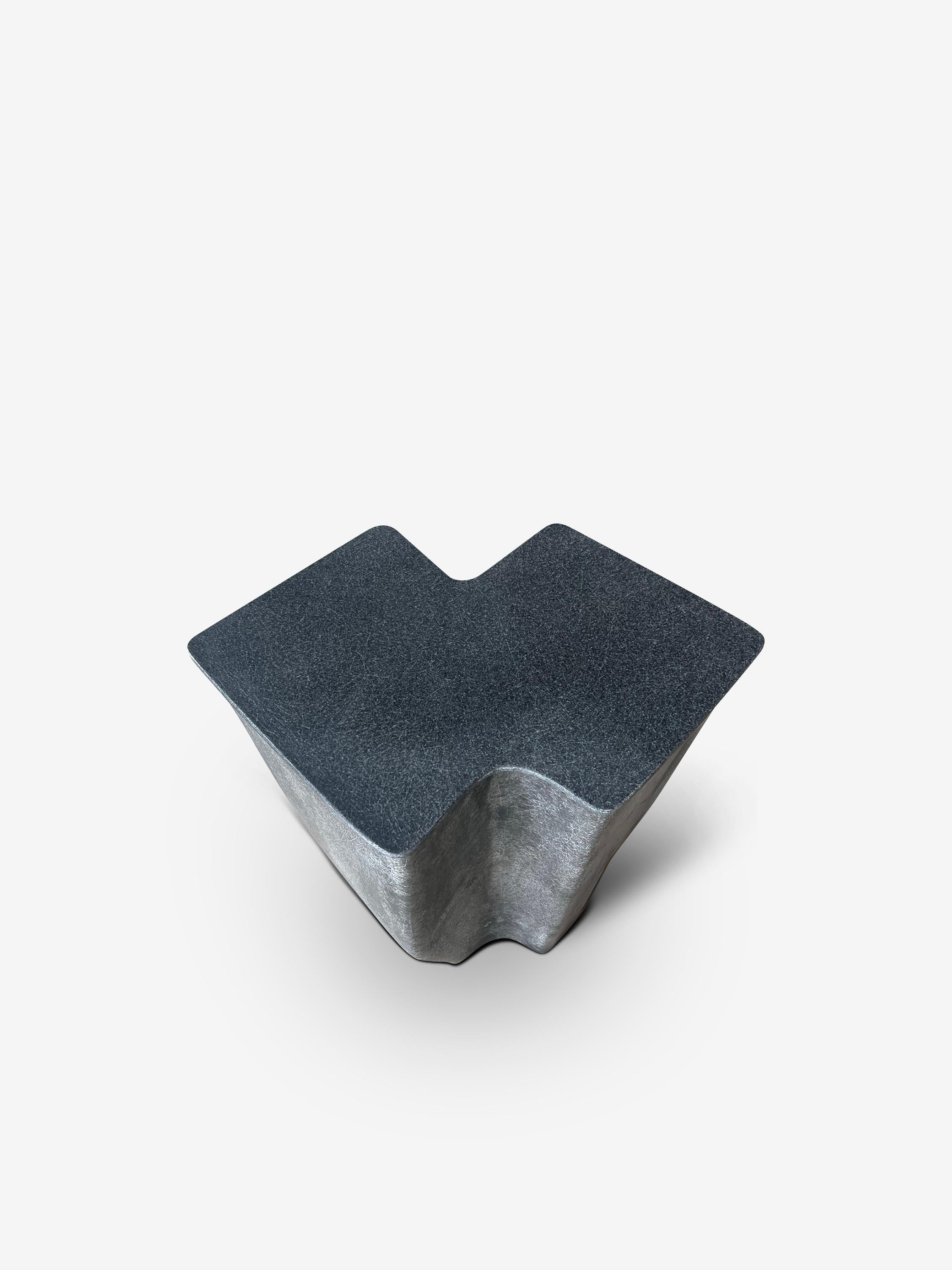 Medium Clam Side Table by VAVA Objects For Sale 5