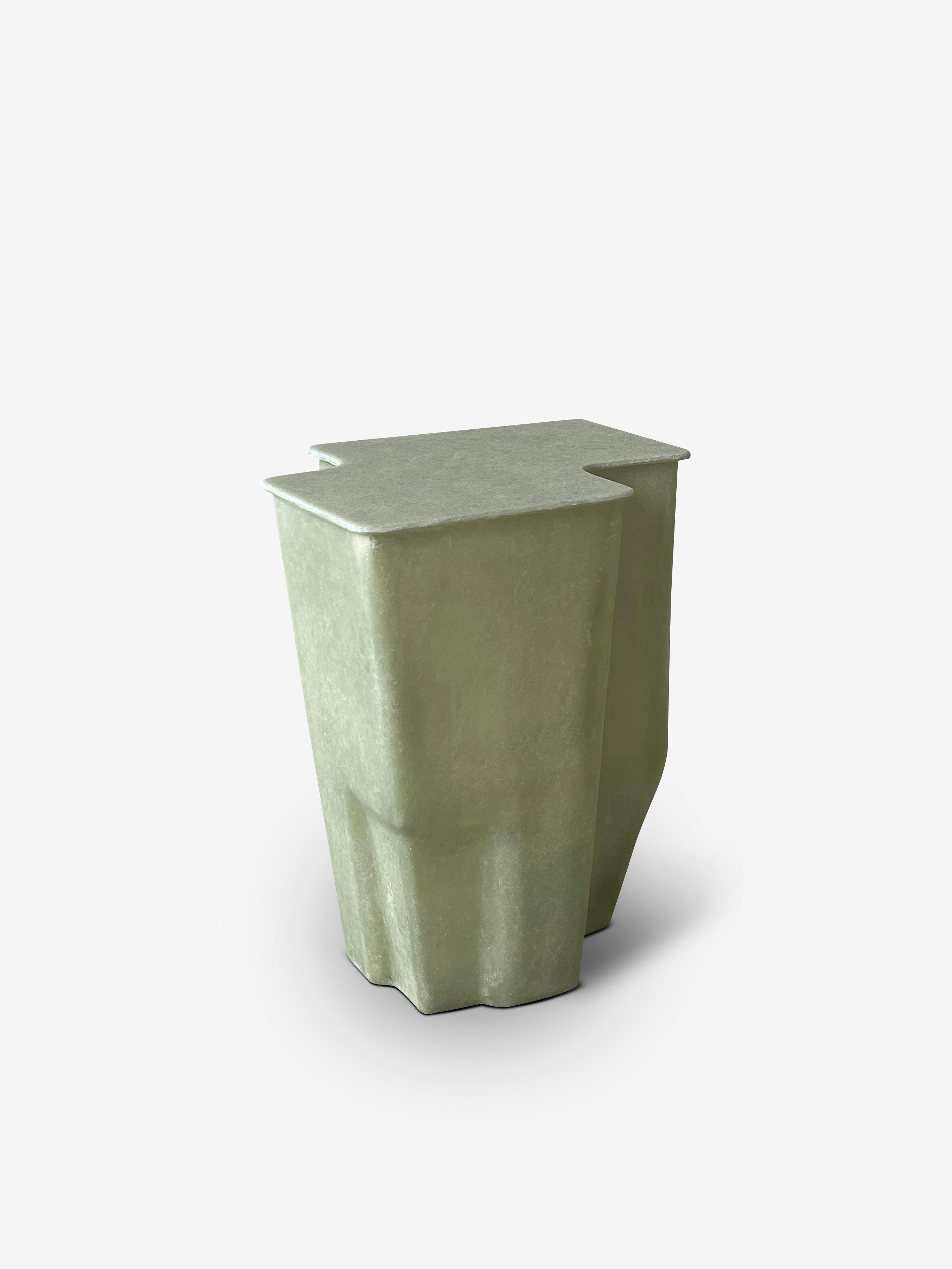 Medium Clam Side Table by VAVA Objects For Sale 1