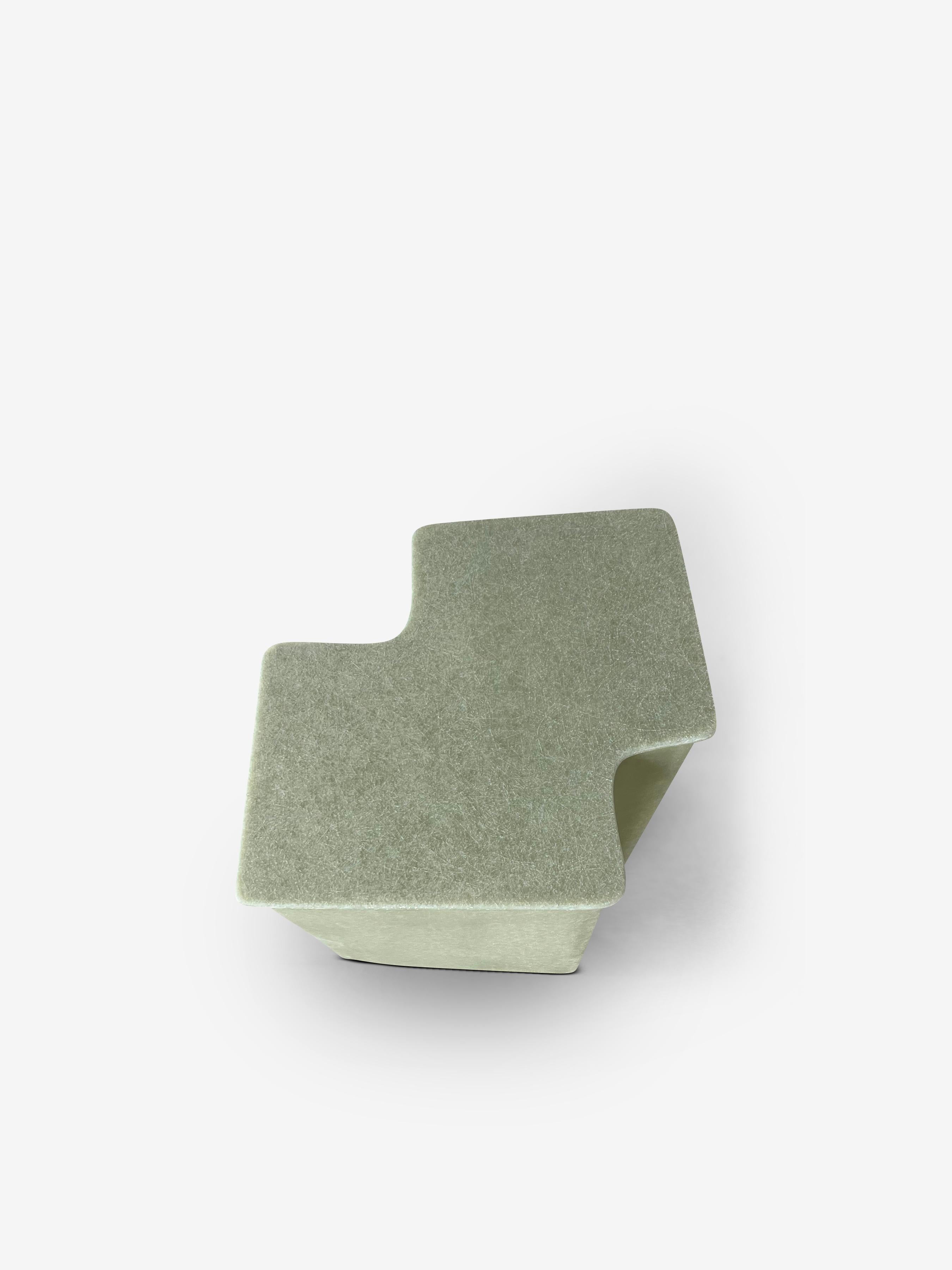 Medium Clam Side Table by VAVA Objects For Sale 2