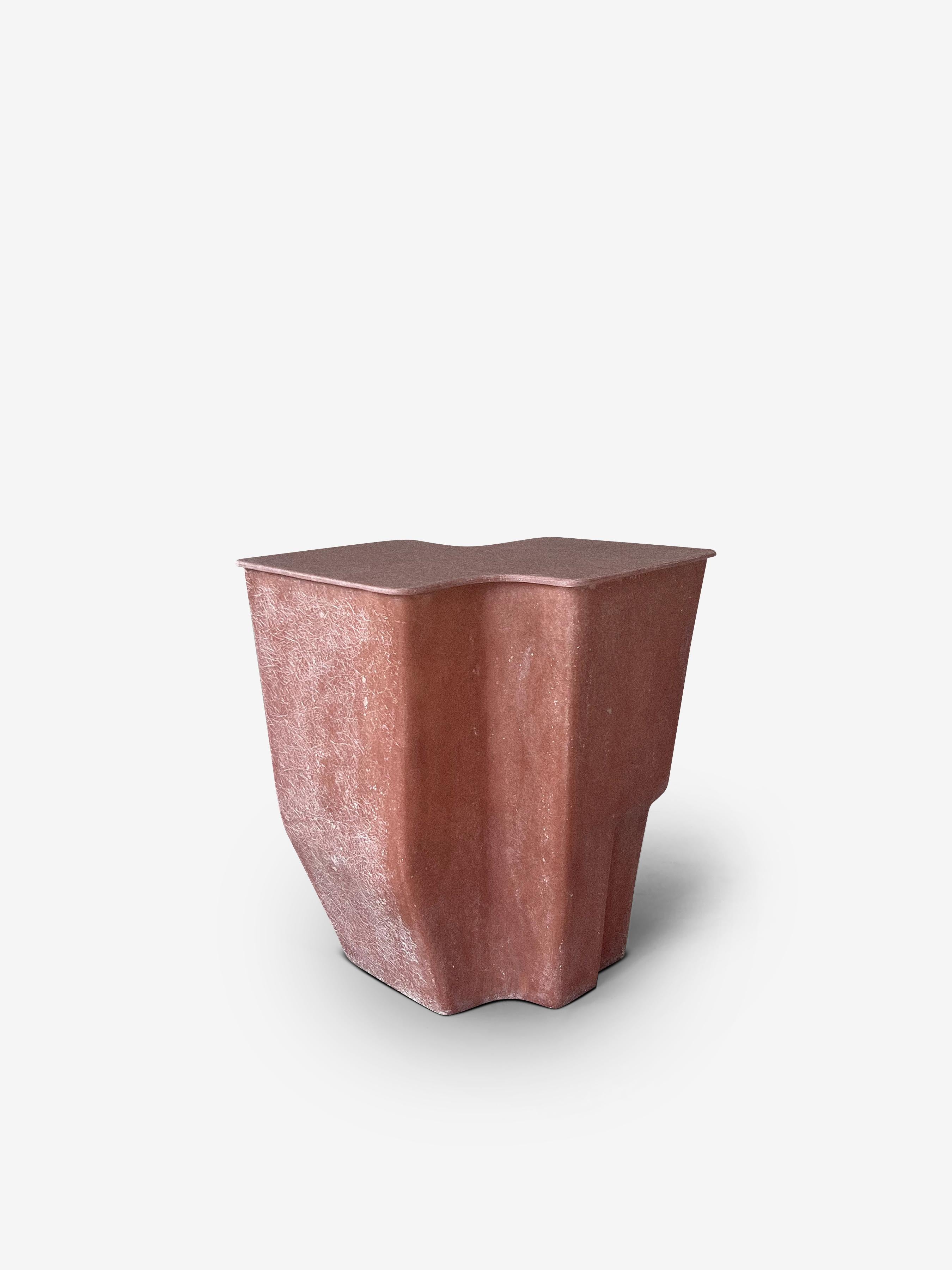 Medium Clam Side Table by VAVA Objects For Sale 3