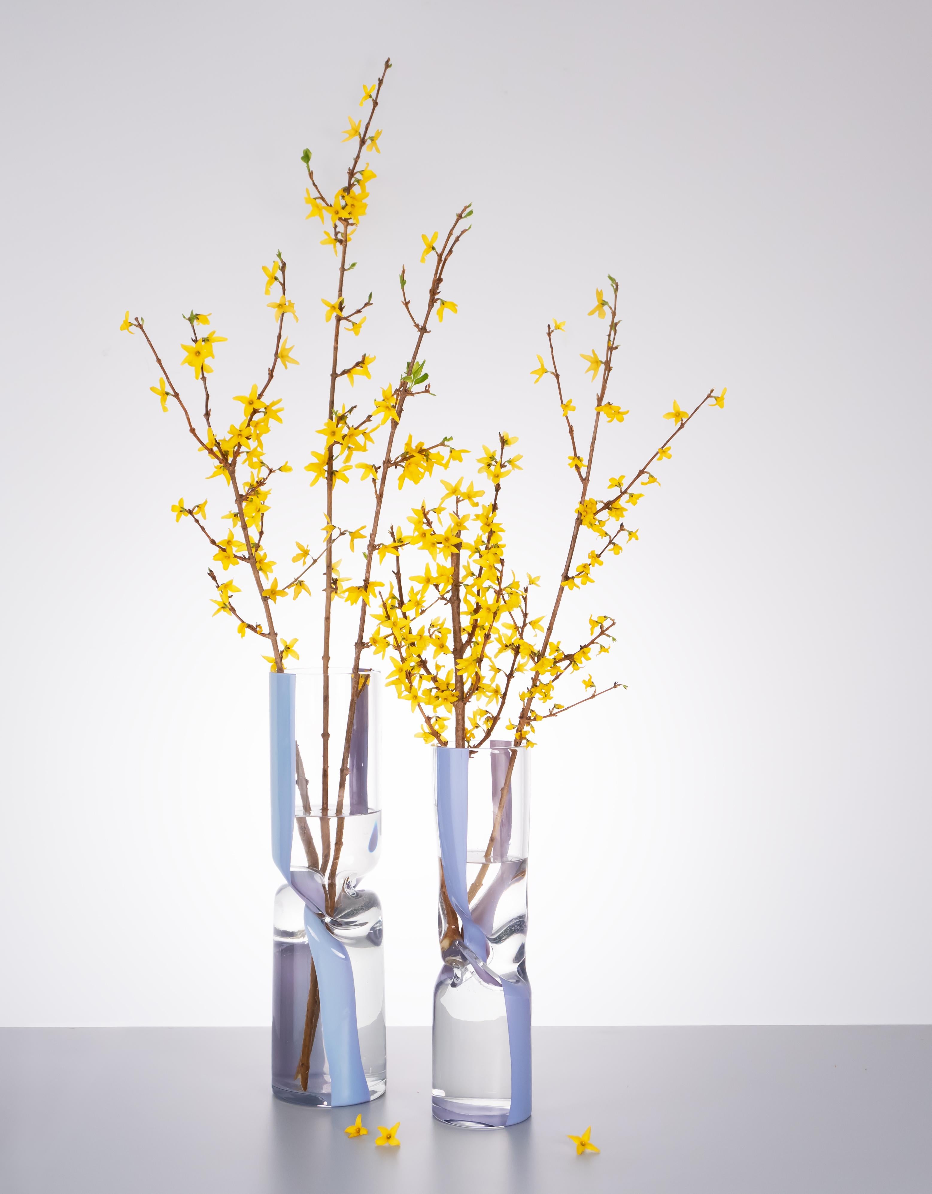 Mittlere Vase aus gepresstem Glas: Zitrone und klares mundgeblasenes Glas von Avram Rusu STUDIO im Angebot 3