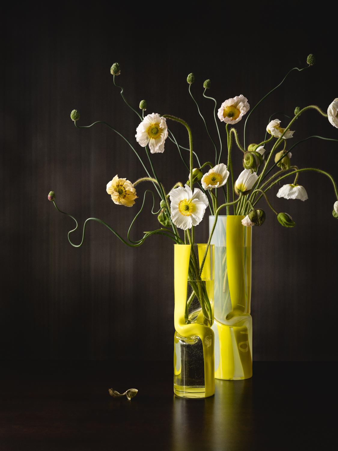 Mittlere Vase aus gepresstem Glas: Zitrone und klares mundgeblasenes Glas von Avram Rusu STUDIO im Angebot 5