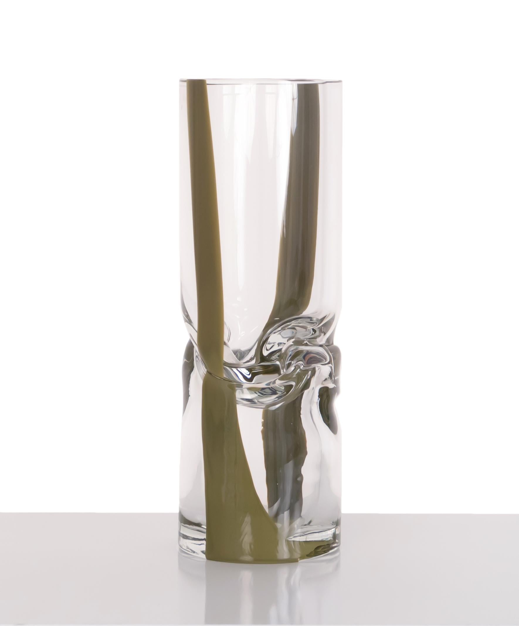 Mittlere Vase aus gepresstem Glas: Zitrone und klares mundgeblasenes Glas von Avram Rusu STUDIO (Moderne) im Angebot