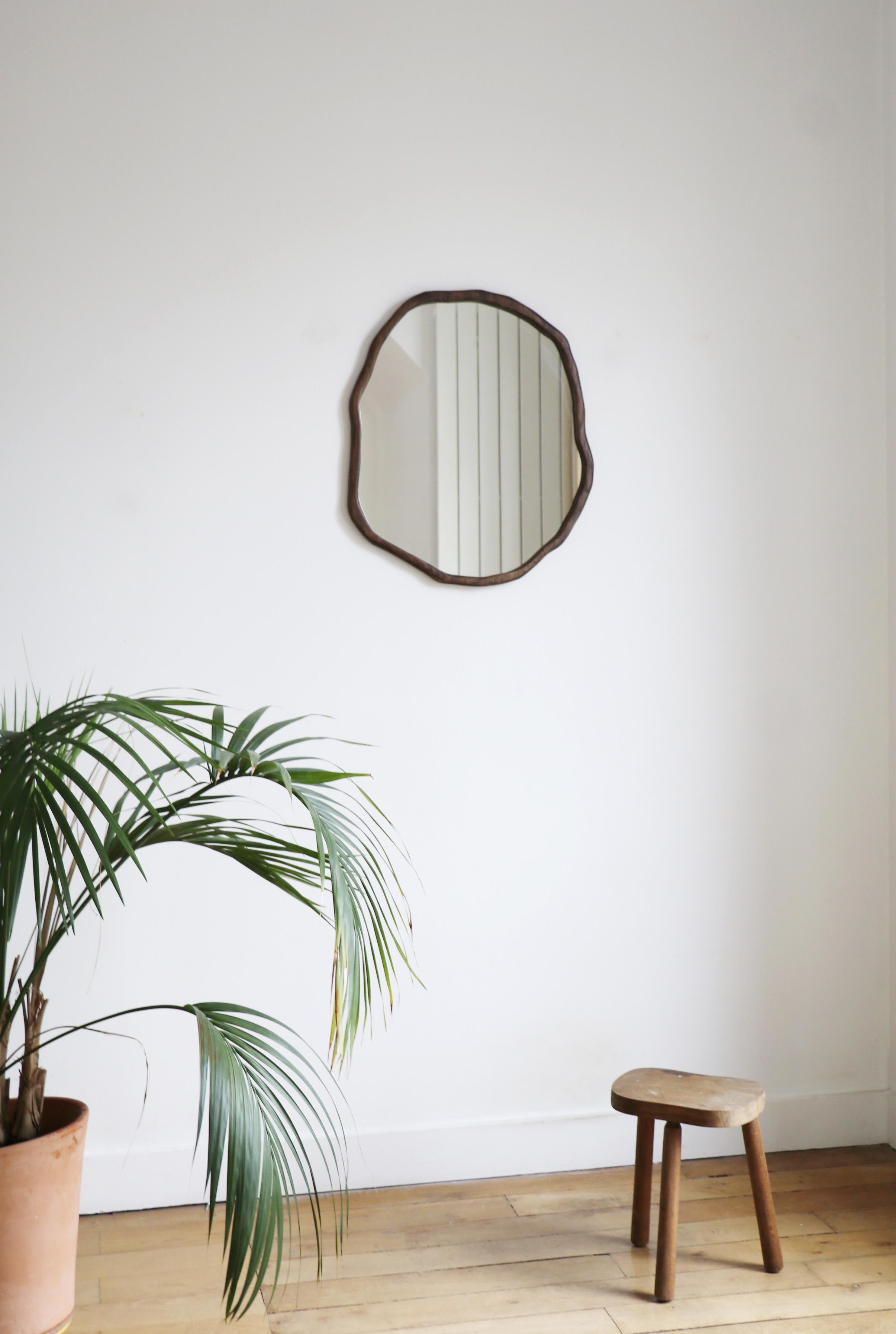 Medium Dark Varnish Ondulation mirror by Alice Lahana Studio
One of a kind.
Dimensions: Ø 50 x H 60 cm.
Materials: Dark Oak.
Available finishes: Dark and light varnish.

Every mirror is unique. The shape slightly varies from edition to edition.
