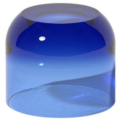 Table d'appoint Medium Dew Drop en bleu audacieux, résine translucide, par Ian Cochran