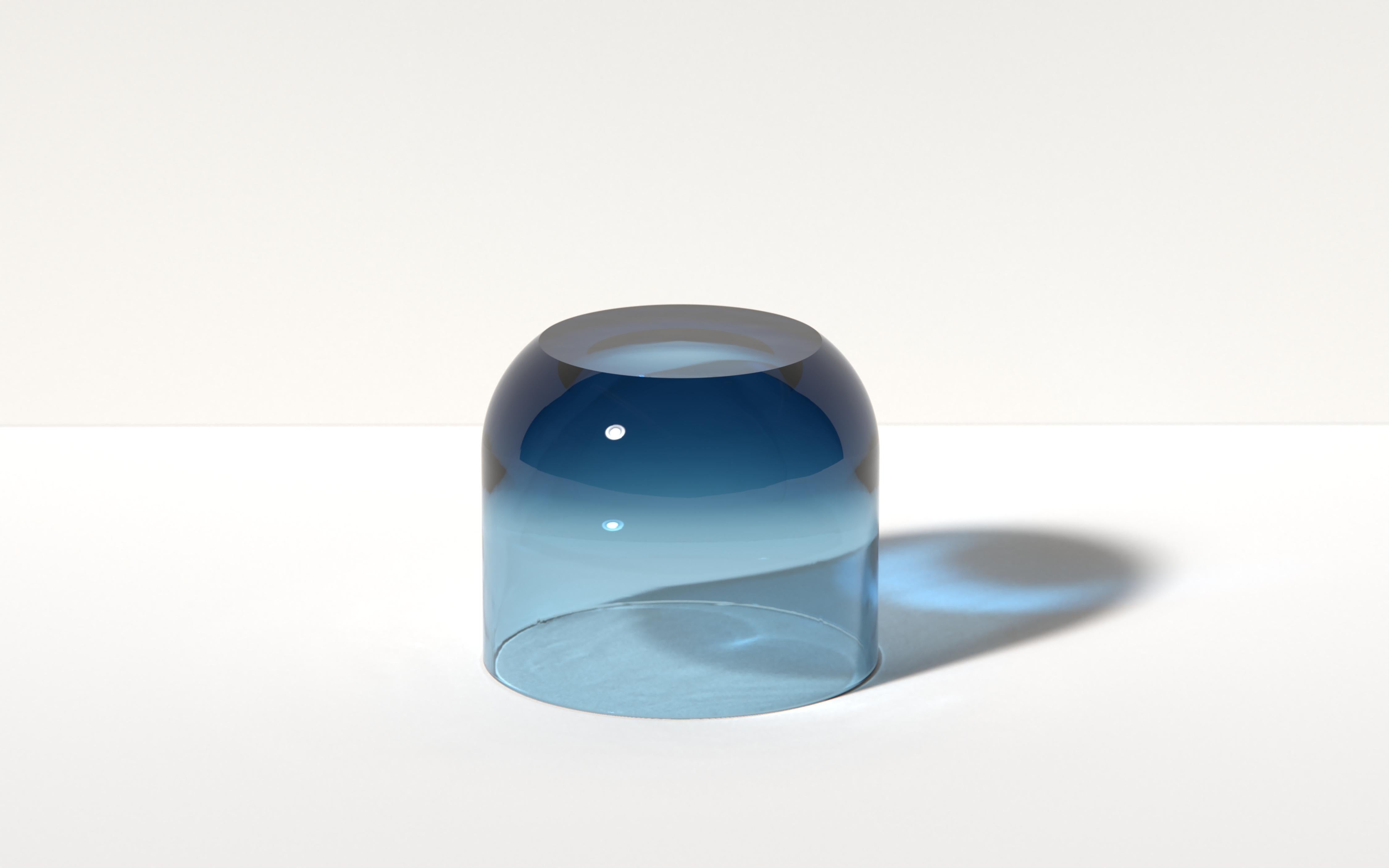 Tavolino medio Dew Drop in resina traslucida e cristallina, di Ian Cochran in vendita 4