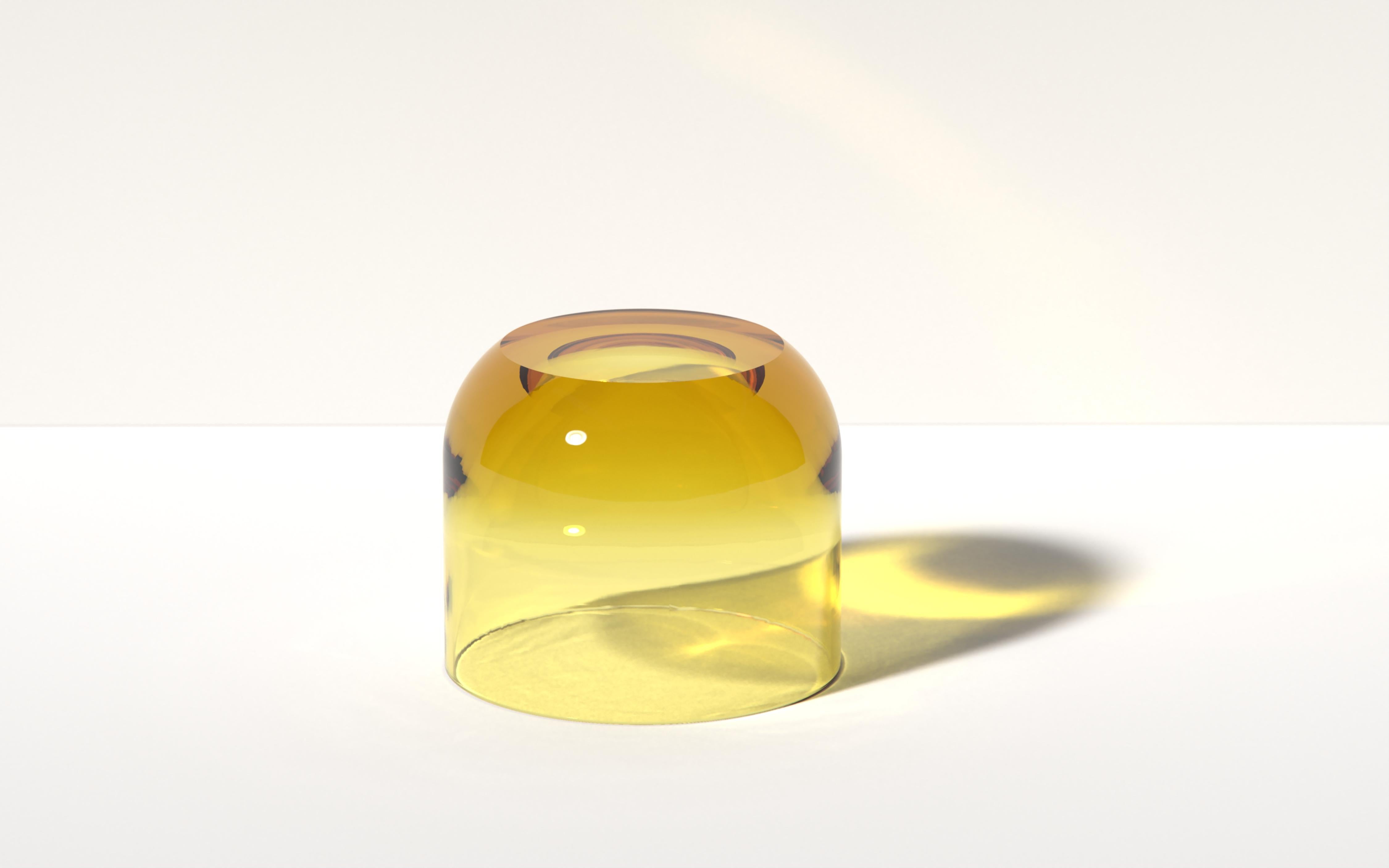 Nordamericano Tavolino medio Dew Drop in resina traslucida e cristallina, di Ian Cochran in vendita