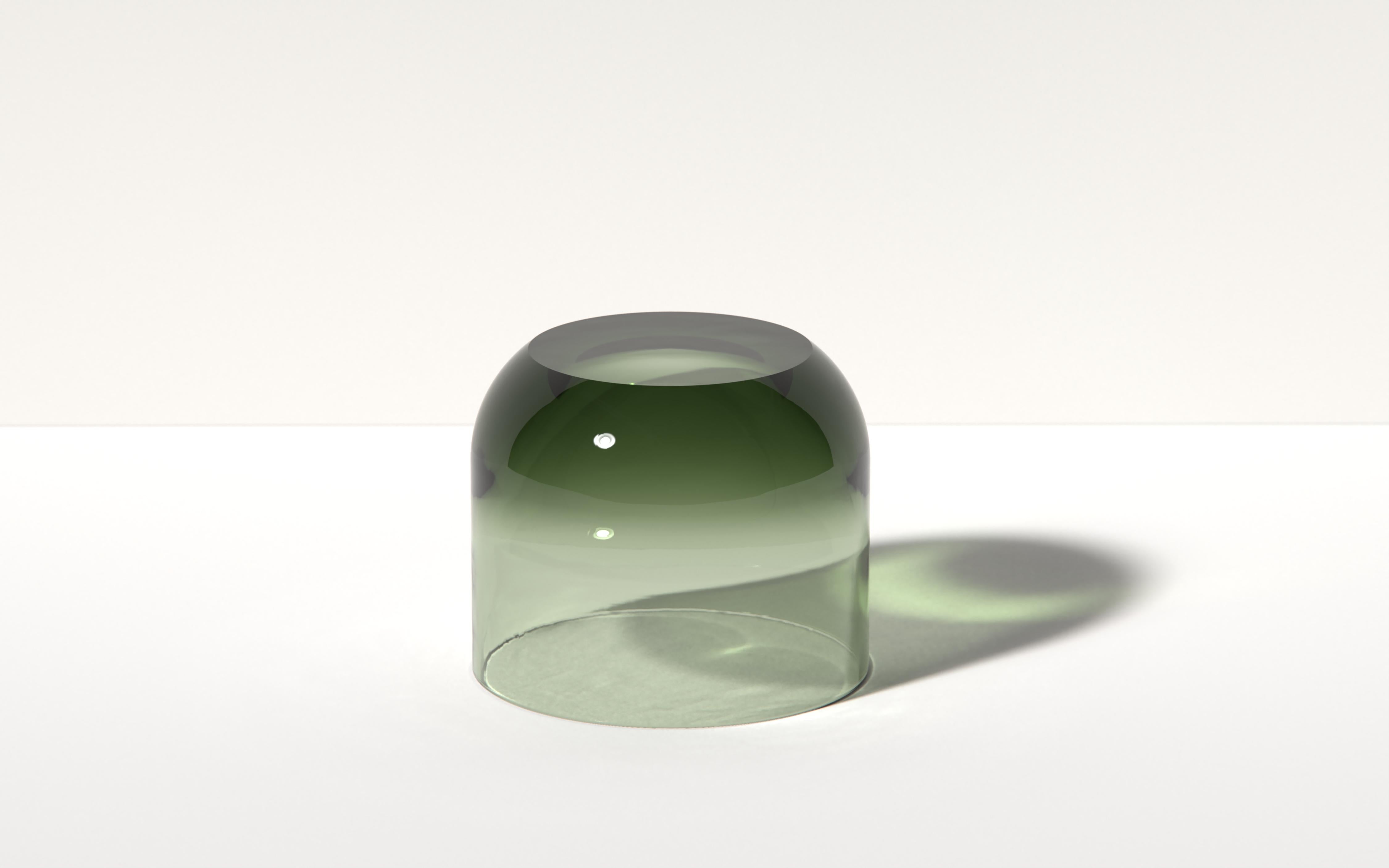 Tavolino medio Dew Drop in resina traslucida e cristallina, di Ian Cochran in vendita 3
