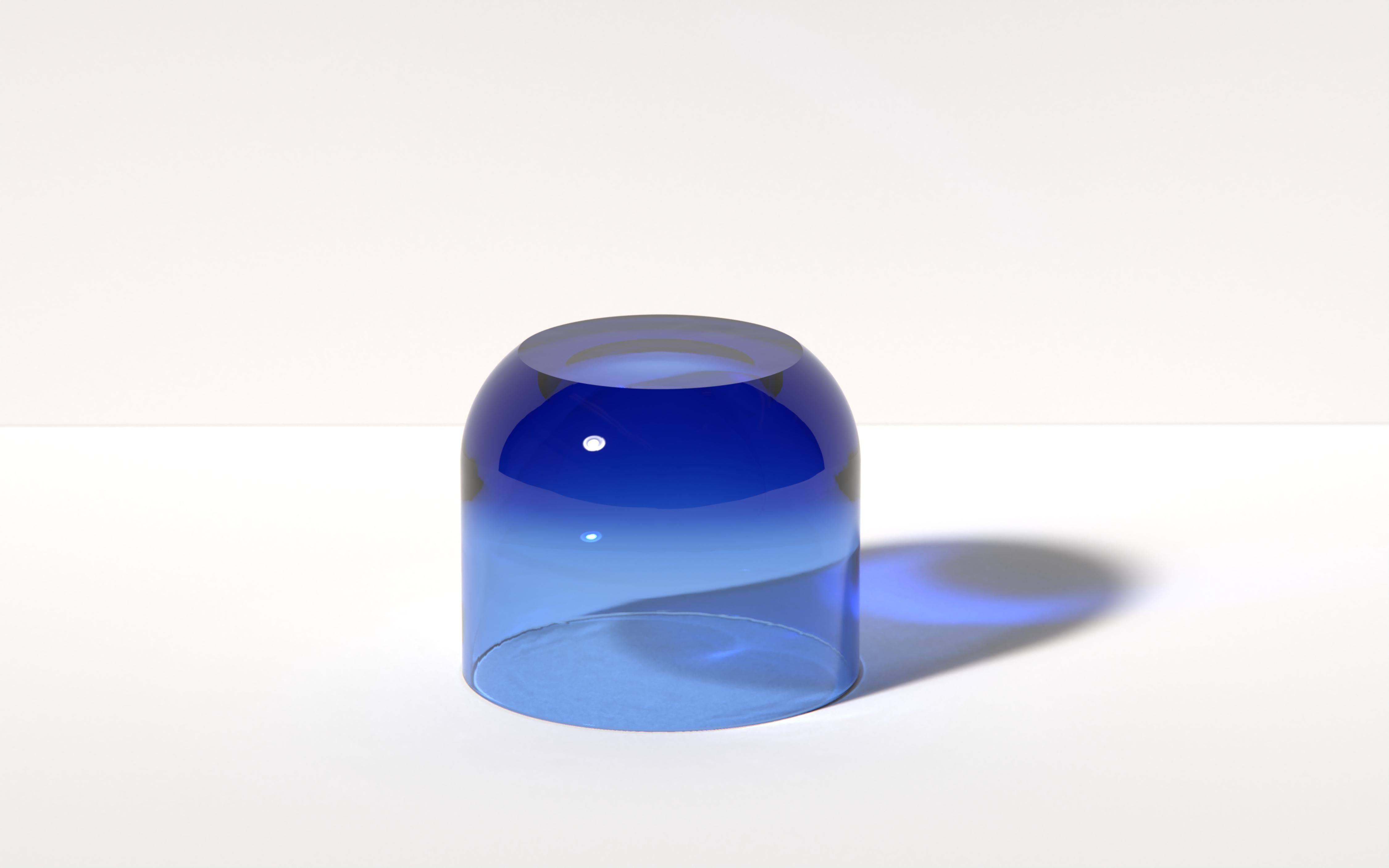 Tavolino medio Dew Drop in resina traslucida di Oliver, di Ian Cochran in vendita 3