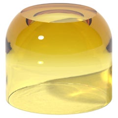 Table d'appoint Medium Dew Drop en résine translucide jaune topaze, par Ian Cochran