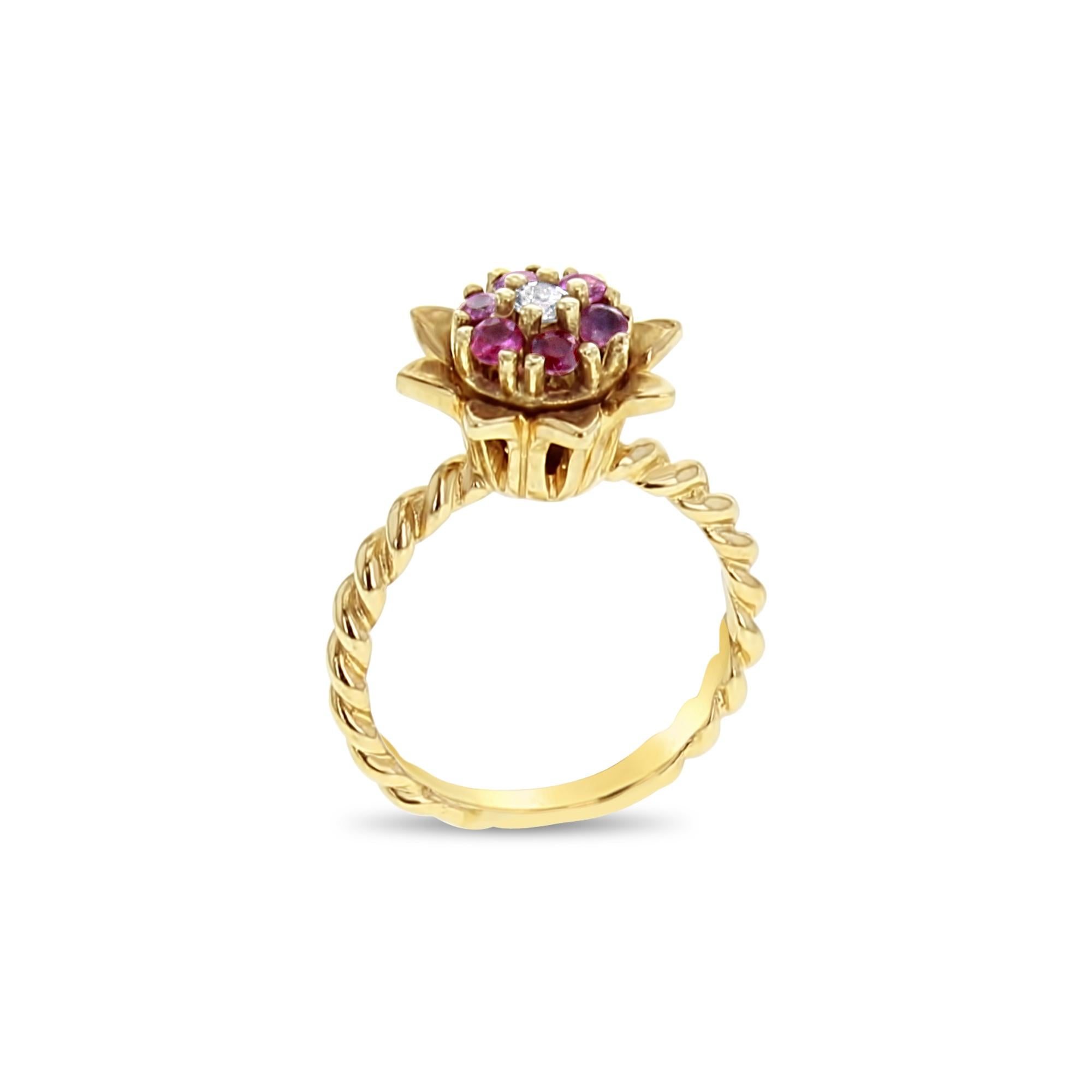 Mittelgroßer Tulpenring mit Smaragd oder Rubin 14k Gelbgold im Angebot 2