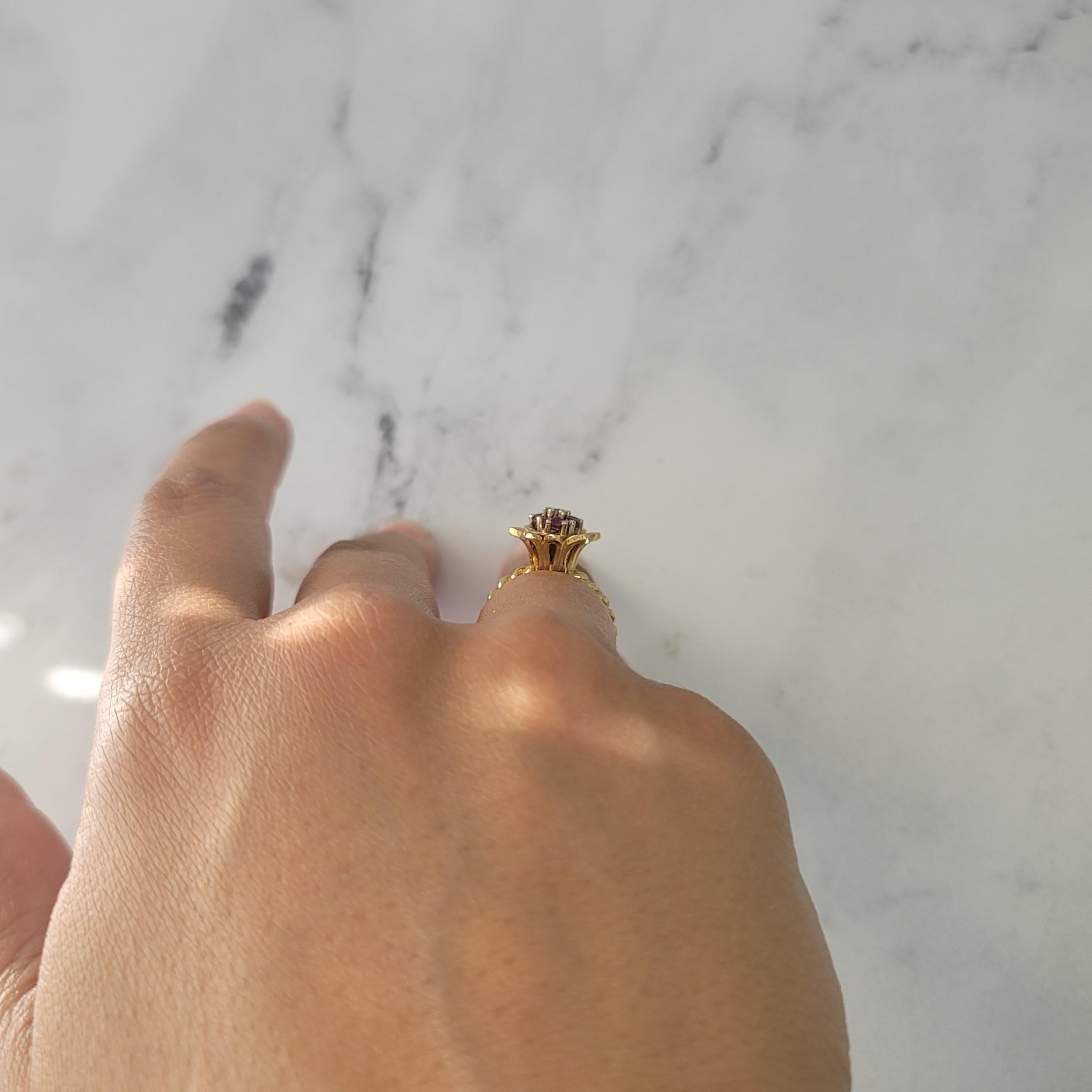 Mittelgroßer Tulpenring mit Smaragd oder Rubin 14k Gelbgold im Angebot 3