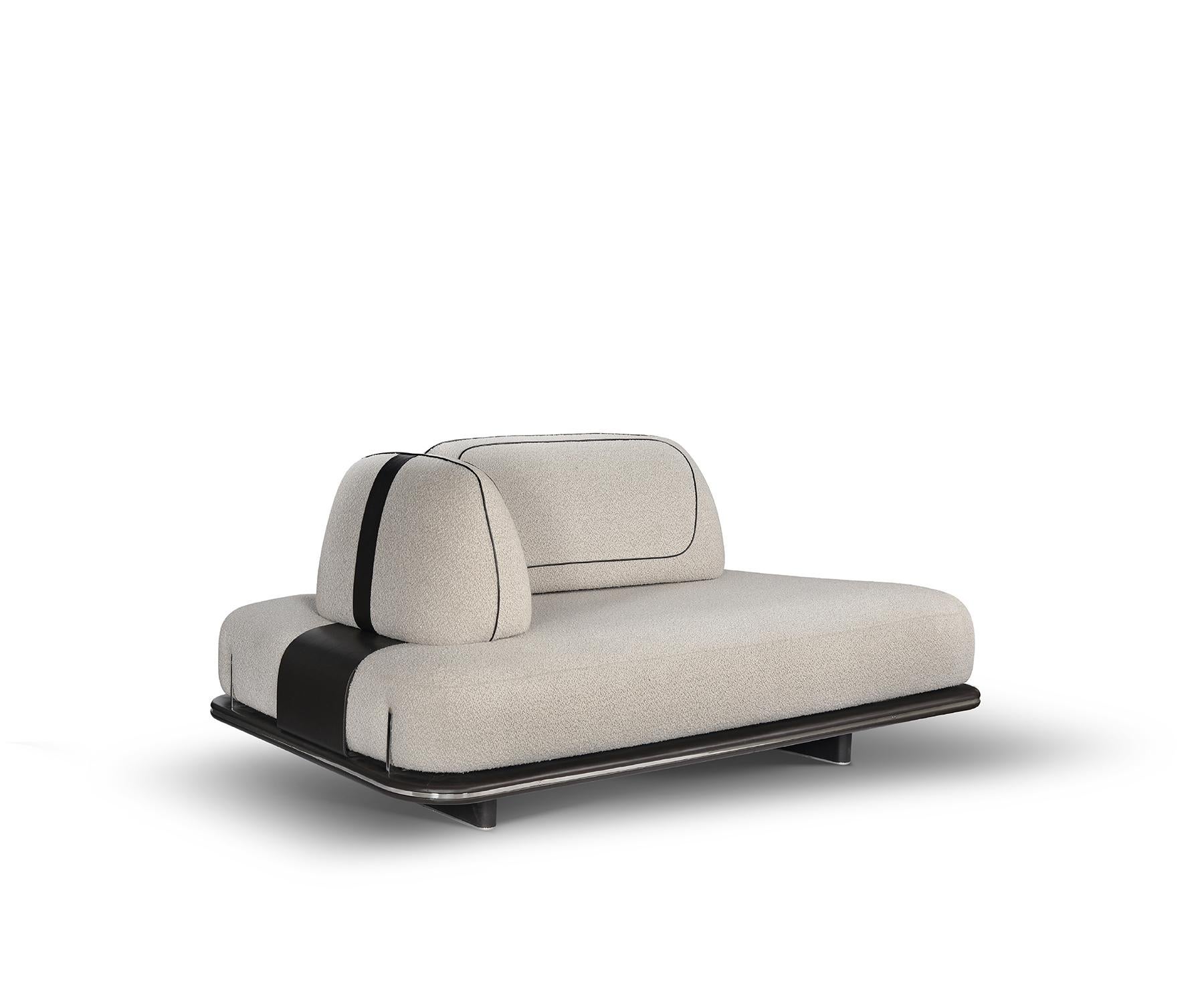 Indien Medium Field Sofa By Madheke en vente