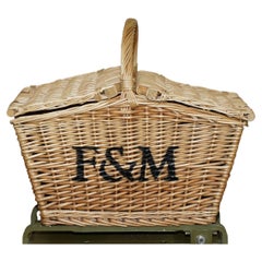 PANIER DE PIQUE-NIQUE FORTNUM & MASON EN OSIER ET CUIR, TAILLE MOYENNE, AVEC COMPARTIMENT À BÛCHES ET PANIER EN LIN