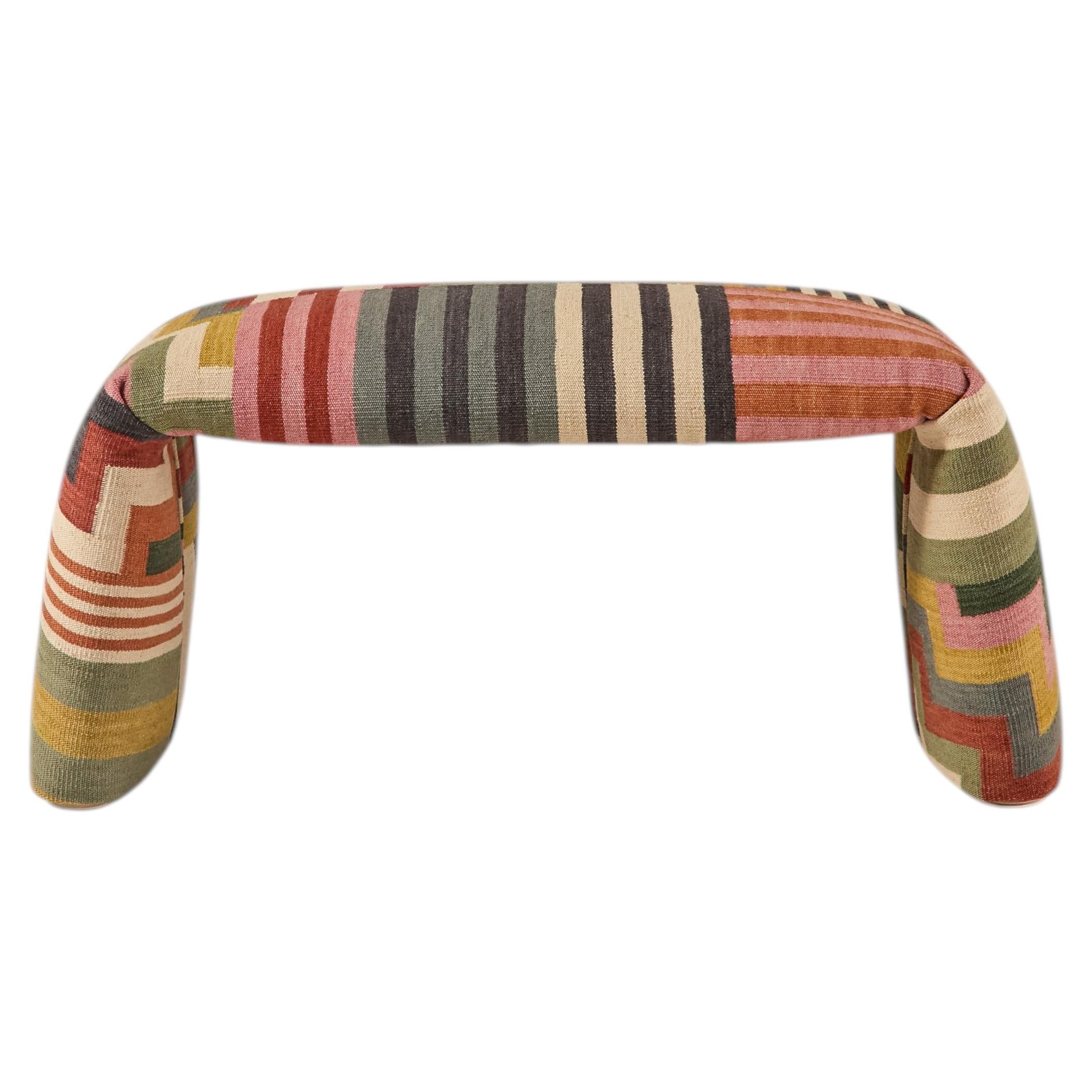 Banc Kilim tapissé 'Foldes' par Estudi Manel Molina et Nanimarquina en vente