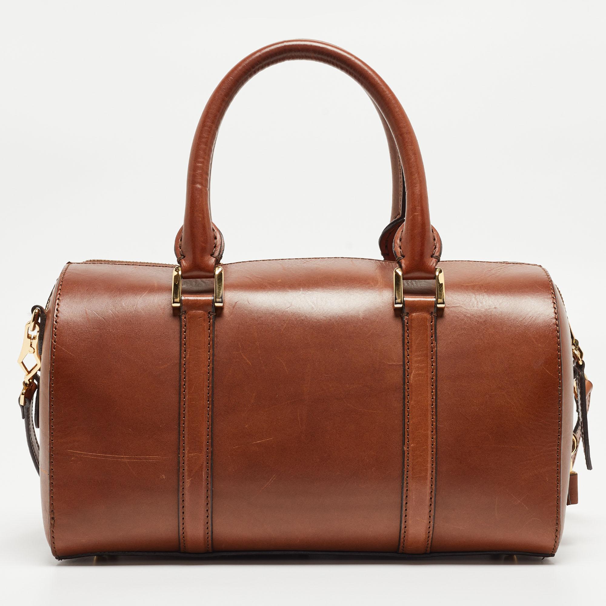 A classic handbag comes with the promise of enduring appeal, boosting your style time and again. This Burberry brown bag is one such creation. It’s a fine purchase.

Includes: Detachable Strap, Padlock and Keys, Original Dustbag

