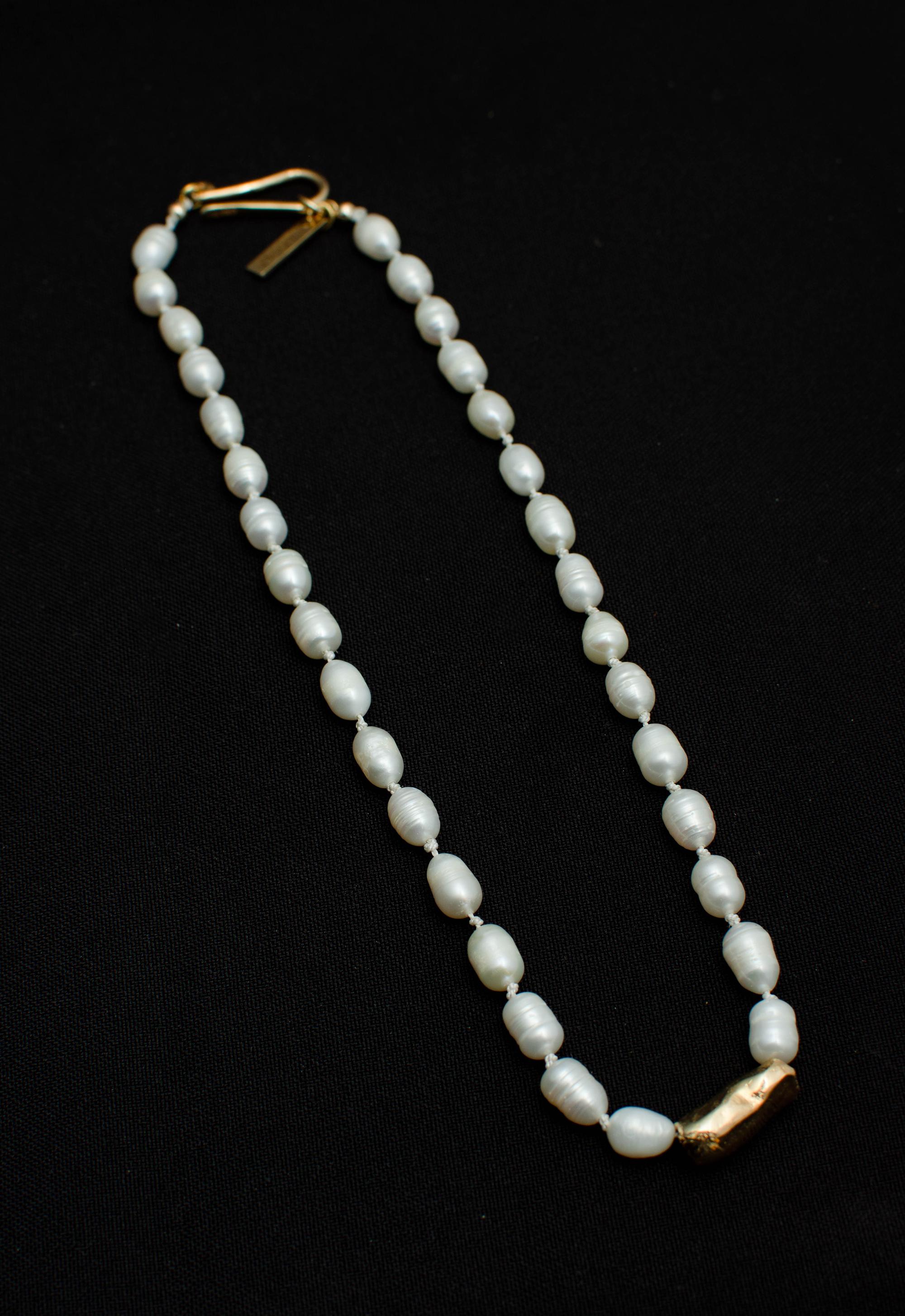 Collier de perles d'eau douce de taille moyenne Neuf - En vente à Lezica Melilla, UY