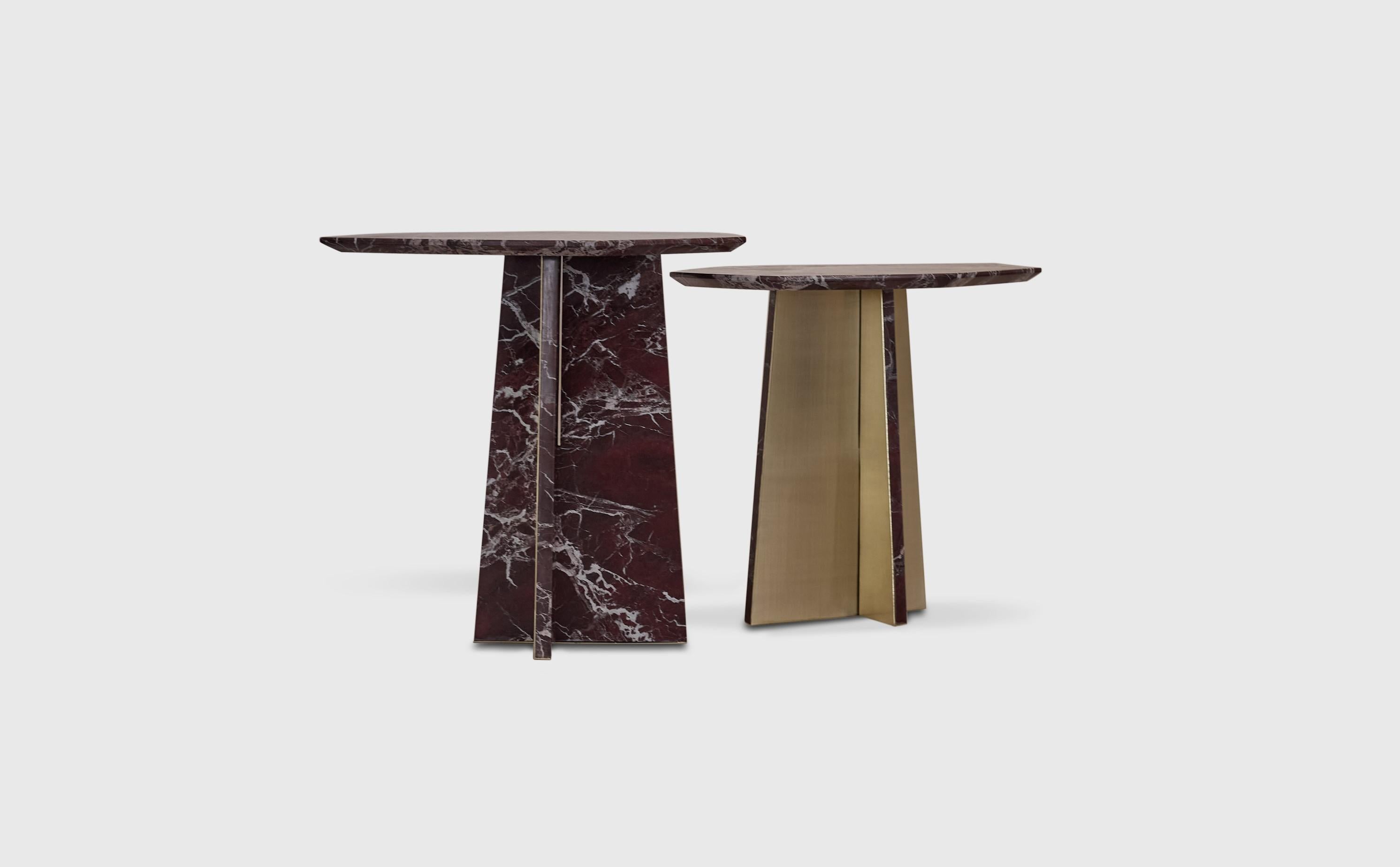 Mexicain Table d'appoint en marbre géométrique de taille moyenne par Atra Design en vente