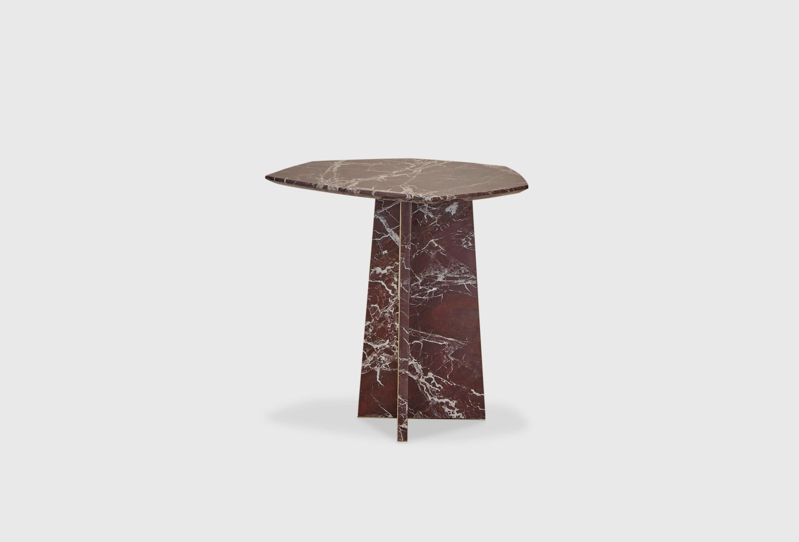 XXIe siècle et contemporain Table d'appoint en marbre géométrique de taille moyenne par Atra Design en vente