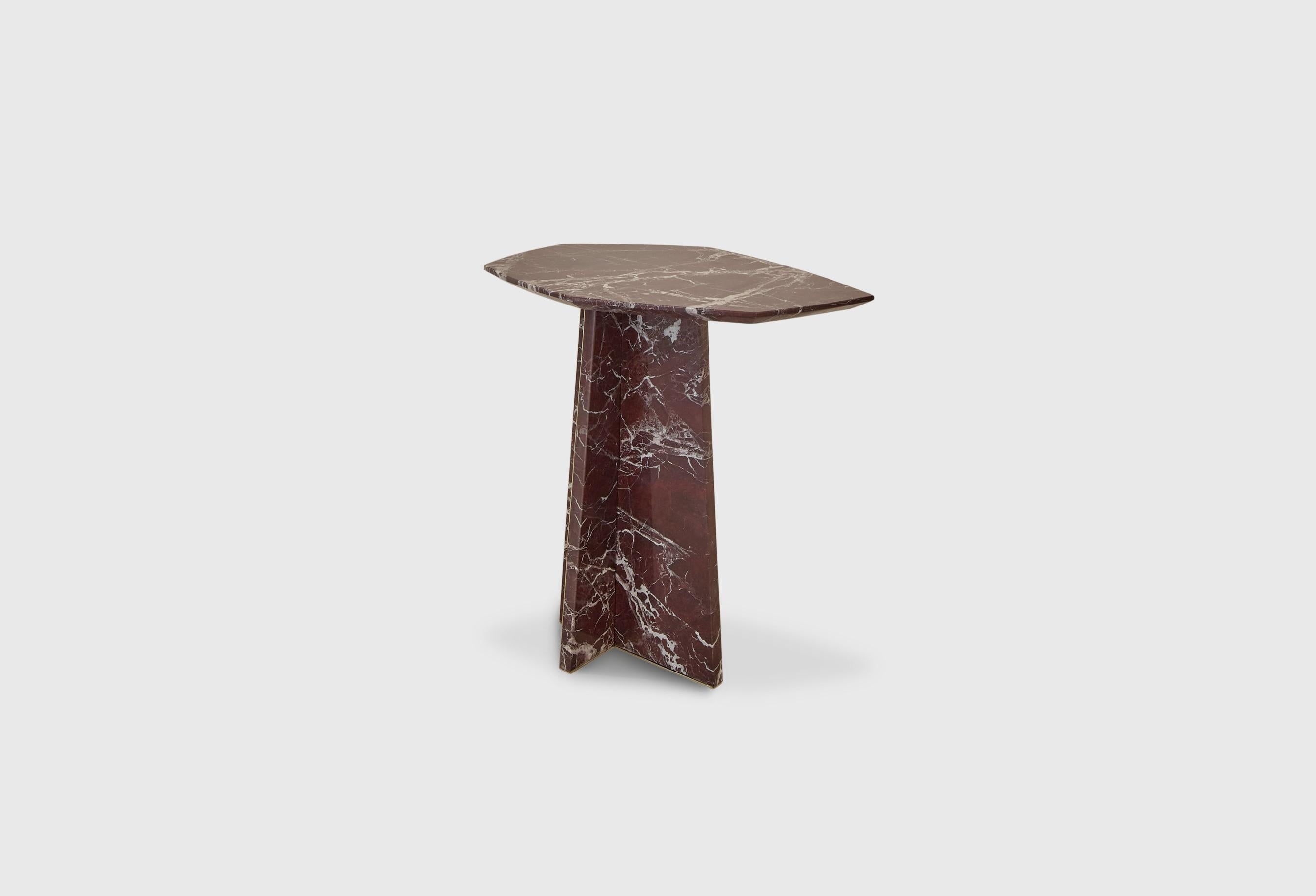 Marbre Table d'appoint en marbre géométrique de taille moyenne par Atra Design en vente